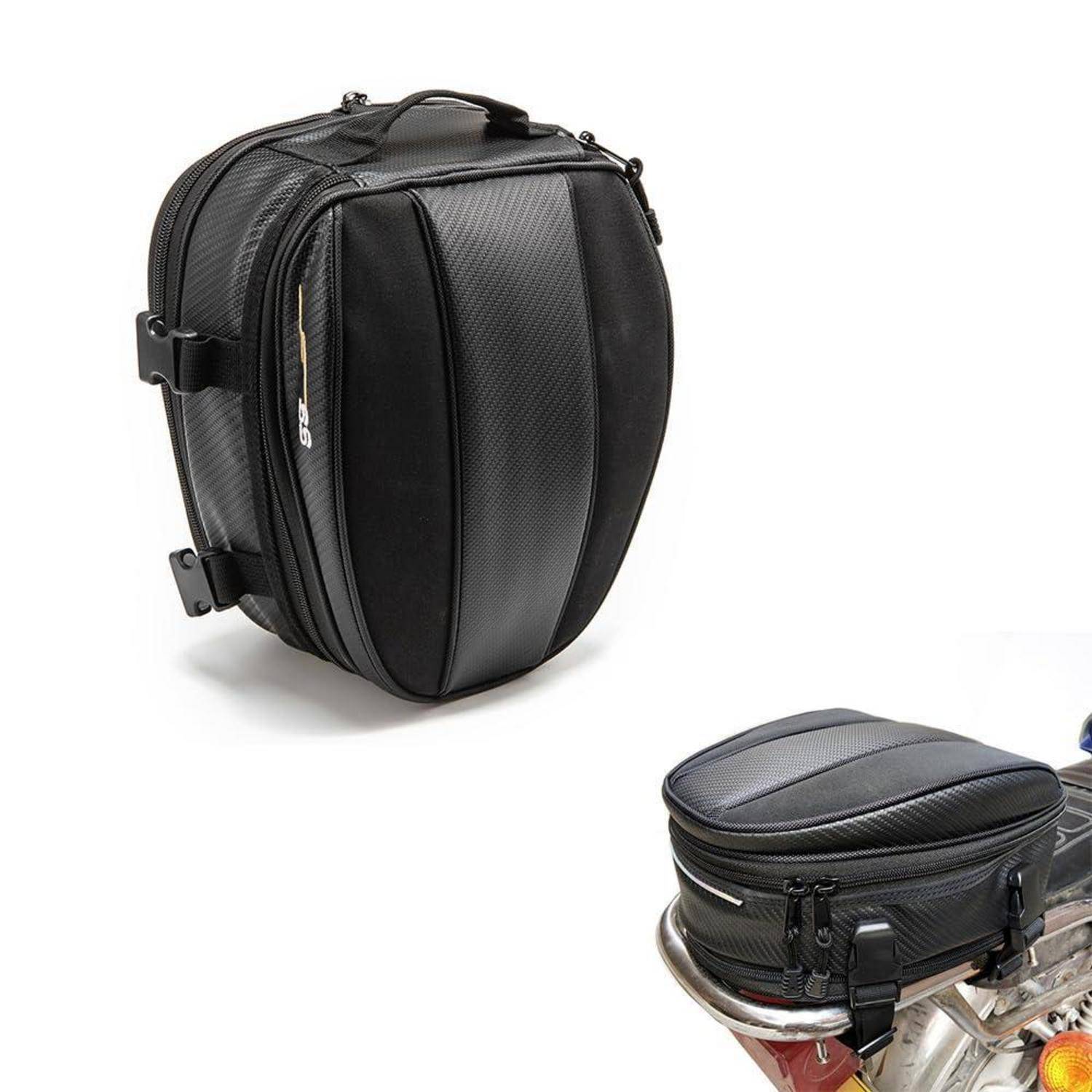 Schwarze Motorrad-Hecktasche mit Reißverschlussfächern und Montagegurten, aufrecht dargestellt und auf einem Fahrradsattel befestigt