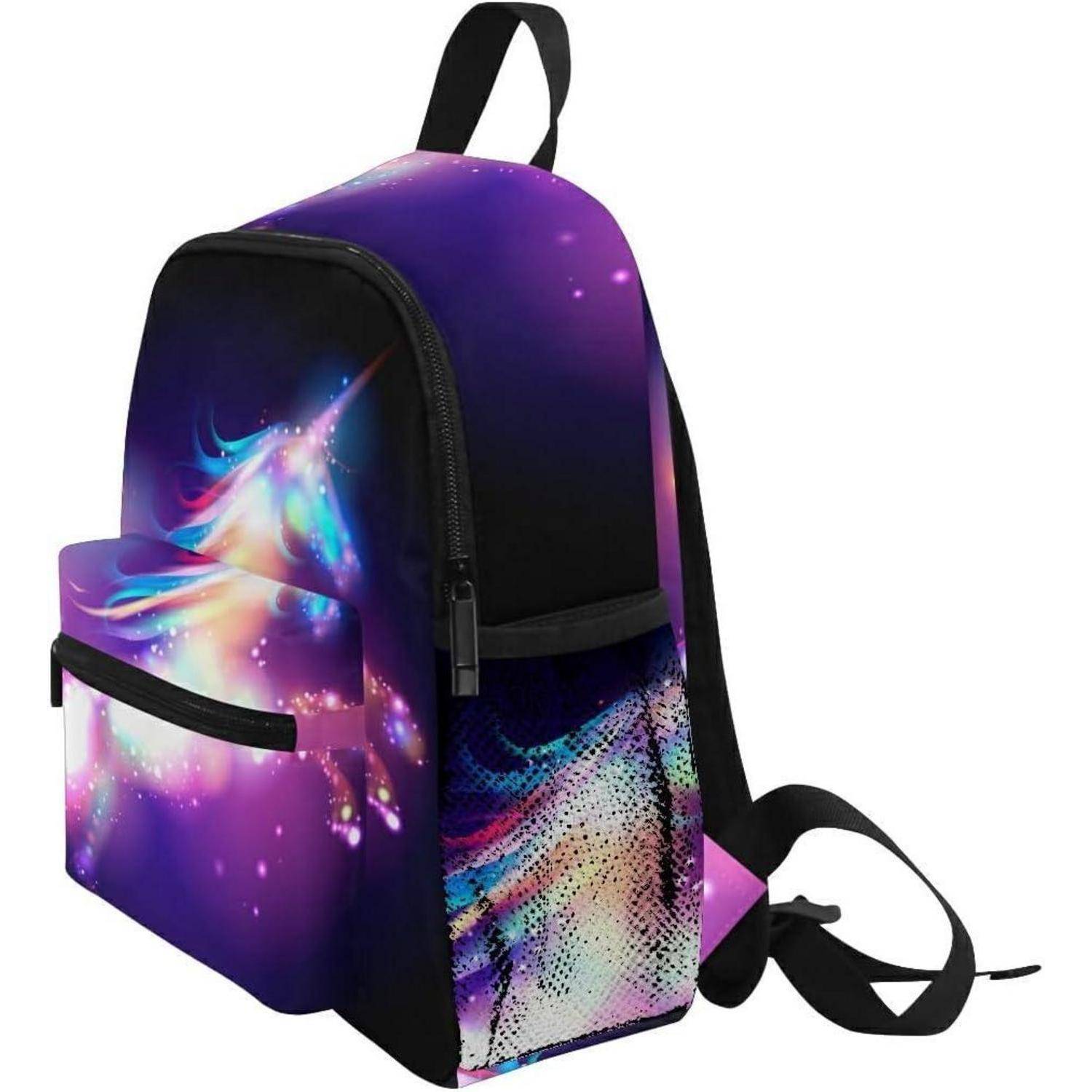 Rucksack in Lila und Schwarz mit Galaxie-Stil-Abstraktdruck, Vordertasche, Seitentasche, Griff oben und verstellbaren Schultergurten auf weißem Hintergrund