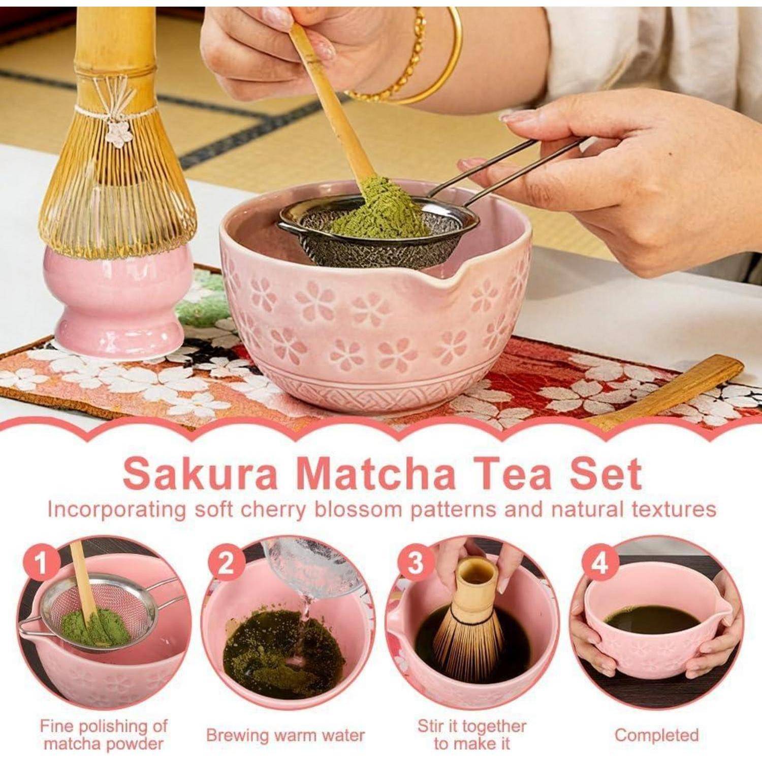 Werbebild einer rosa Sakura Matcha Tee-Set mit Kirschblütenmuster, das das Matcha-Schlagen und vier Schritte zeigt: Pulver, Wasser, Schneebesen, fertiger Tee.