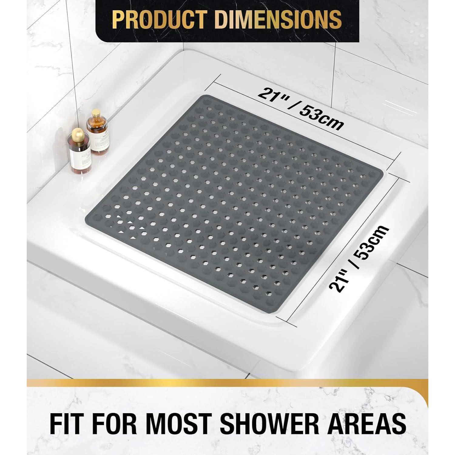Grauere quadratische Badematte mit Drainagenlöchern, gekennzeichnet mit 21 Zoll/53 cm auf jeder Seite, gezeigt in einer Dusche und passend für die meisten Duschbereiche.