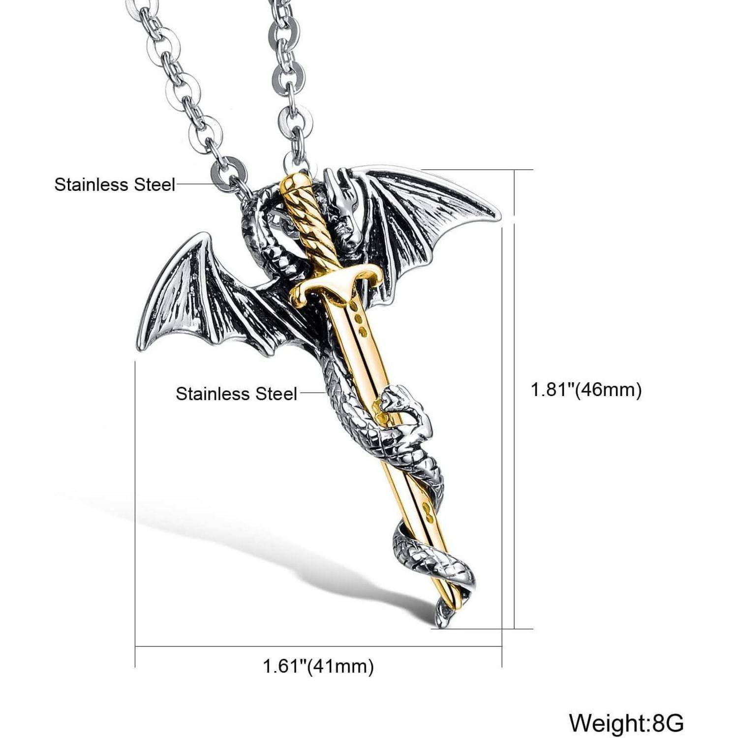 Ein Edelstahl-Drachenfittich-Dolch-Anhänger an einer Kette, gezeigt mit Abmessungen von 1,81 Zoll x 1,61 Zoll und einem Gewicht von 8 g.