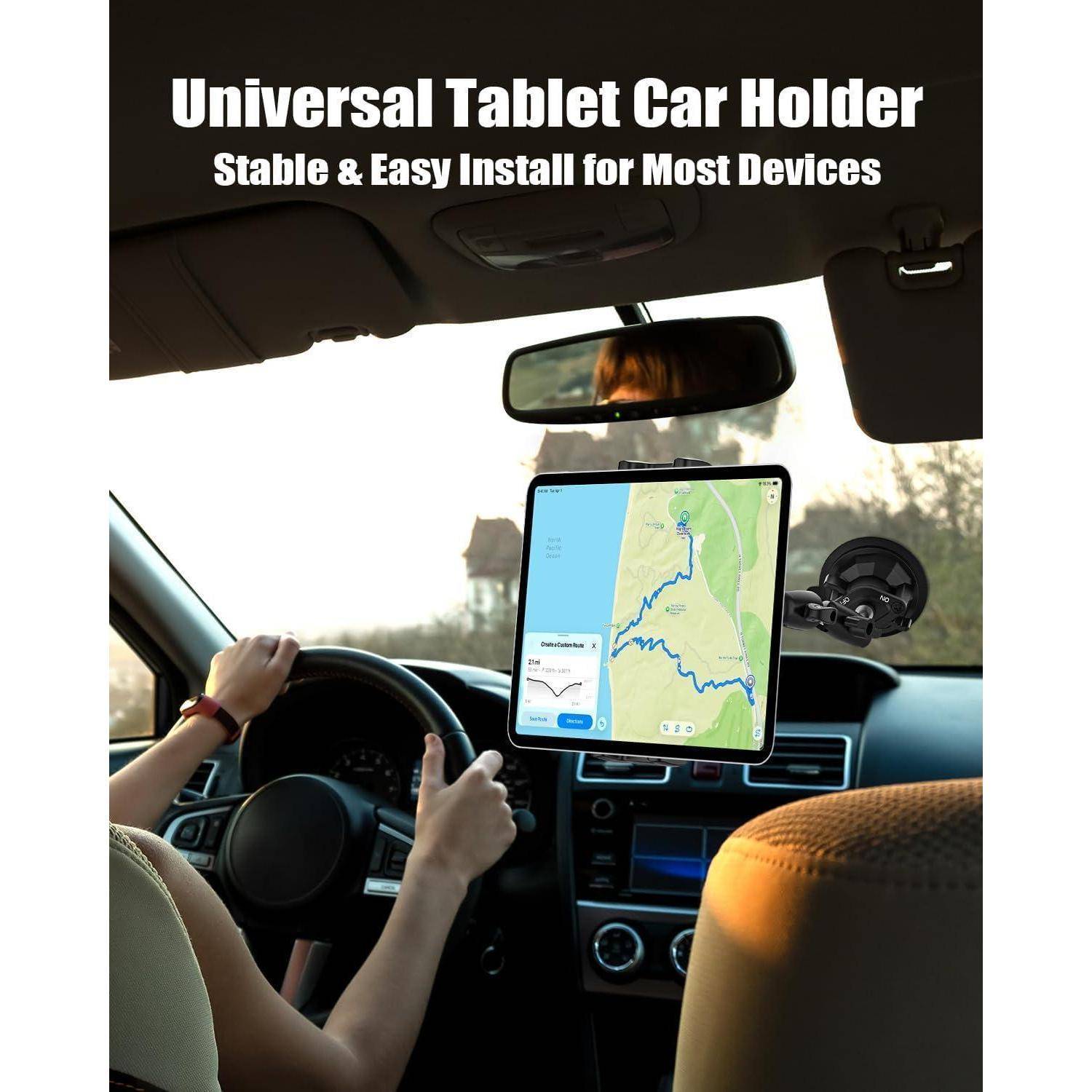 Tablet-Autohalterung auf dem Armaturenbrett montiert, zeigt ein Tablet, das zur Navigation verwendet wird, während ein Fahrer fährt. Der Text lautet „Universal-Tablet-Autohalterung" und „Stabil & einfache Installation für die meisten Geräte"".