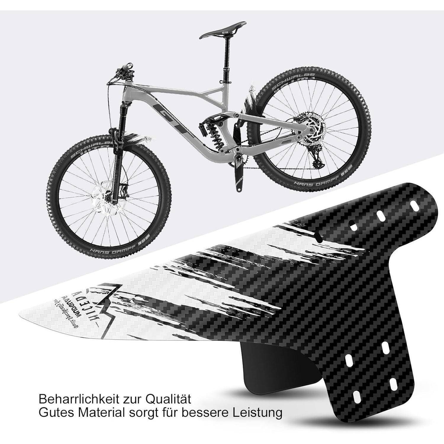 Mountainbike mit einer oberhalb gezeigten Kohlefaser-Schutzblech/Schutzvorrichtung, die ein leichtes, langlebiges Fahrradzubehör hervorhebt; deutscher Text sagt „Qualität" und „Gutes Material sorgt für bessere Leistung"".