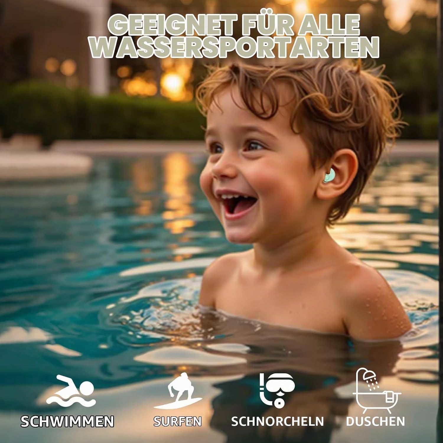 Lachendes Kind in einem Pool mit dem Text „GEEIGNET FÜR ALLE WASSERSPORTARTEN