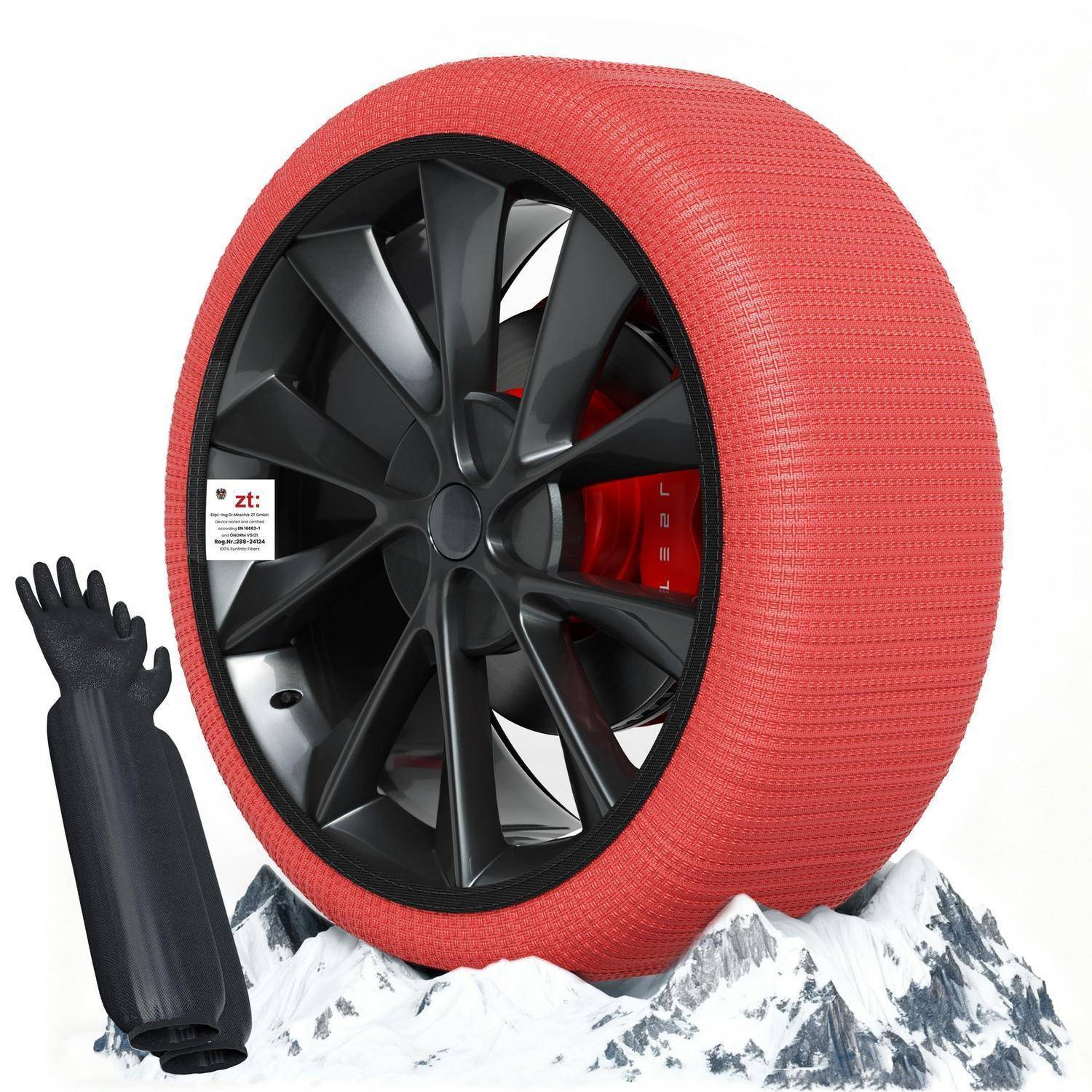 Schwarze Leichtmetallfelge, umwickelt mit einem roten Reifen, mit einem schwarzen Handschuh daneben und schneebedeckten Bergen darunter, was auf Winterreifenschutz hindeutet.