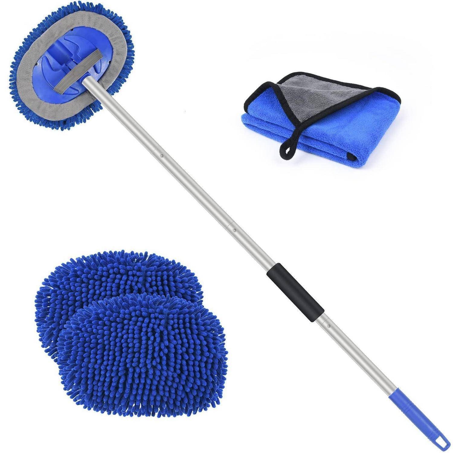 Mikrofaser-Bodenwischer mit langem Griff, blauem Reinigungstuch und gefaltetem blauem Reinigungstuch auf weißem Hintergrund.