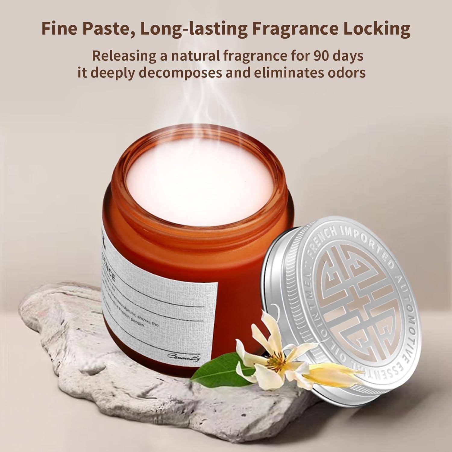 Produktanzeige mit einem bernsteinfarbenen Glas duftender Paste mit Deckel und Blume, das „Feine Paste, langanhaltende Duftversiegelung