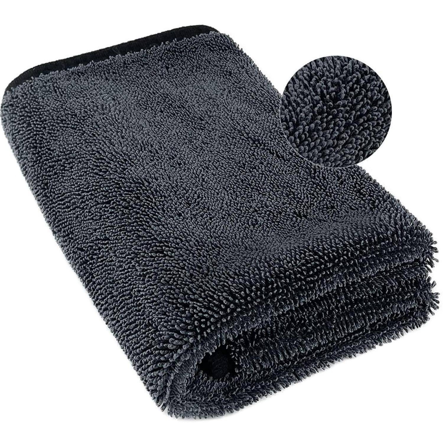Zusammengefaltetes dunkelgraues Mikrofaser-Reinigungstuch mit einer Nahaufnahme-Einfügung, die die dichte Chenille-Textur zeigt.