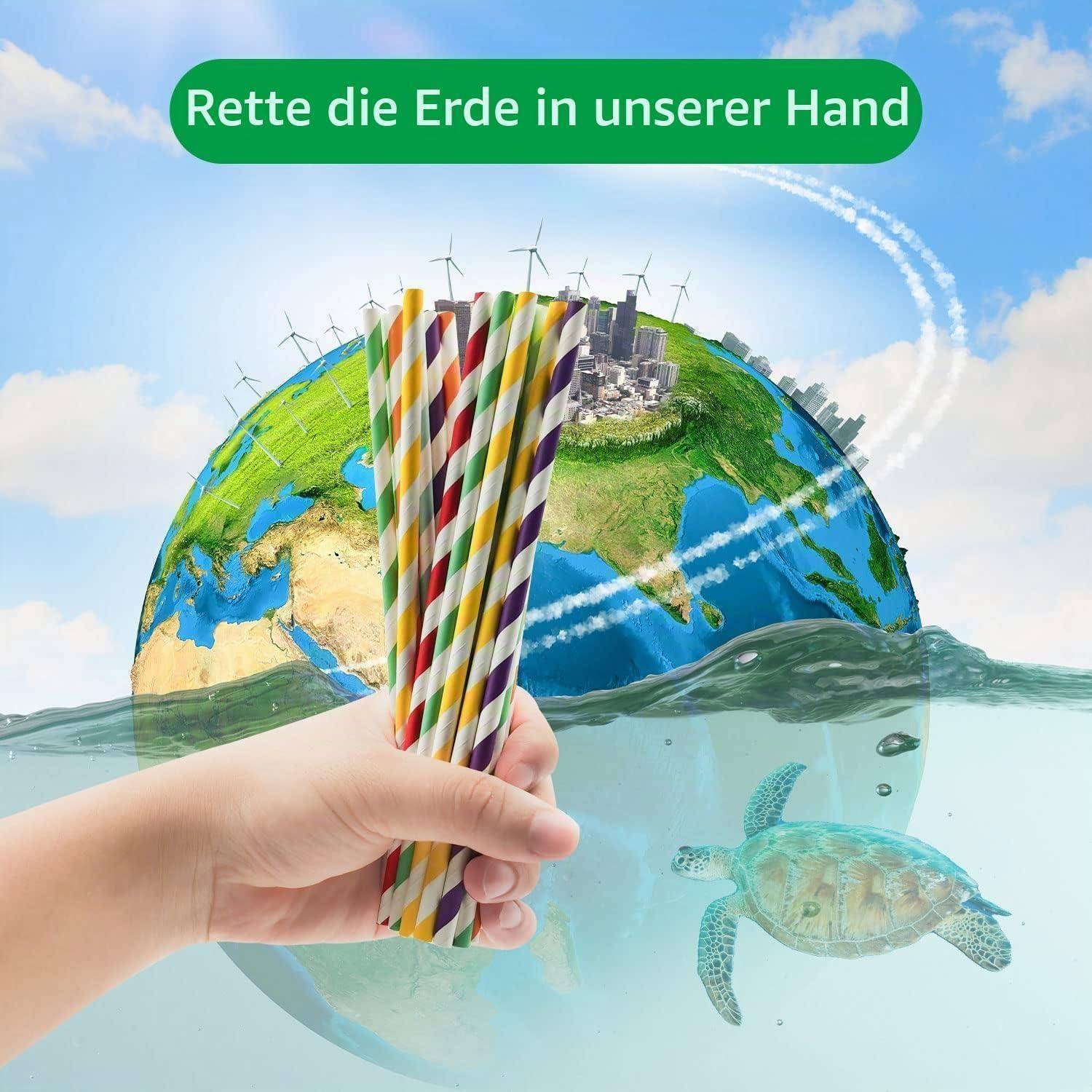 Hand hält bunte wiederverwendbare Strohhalme vor einem beschädigten Planeten Erde mit Windkraftanlagen und einer Meeresschildkröte; Text sagt „Rette die Erde in unserer Hand"