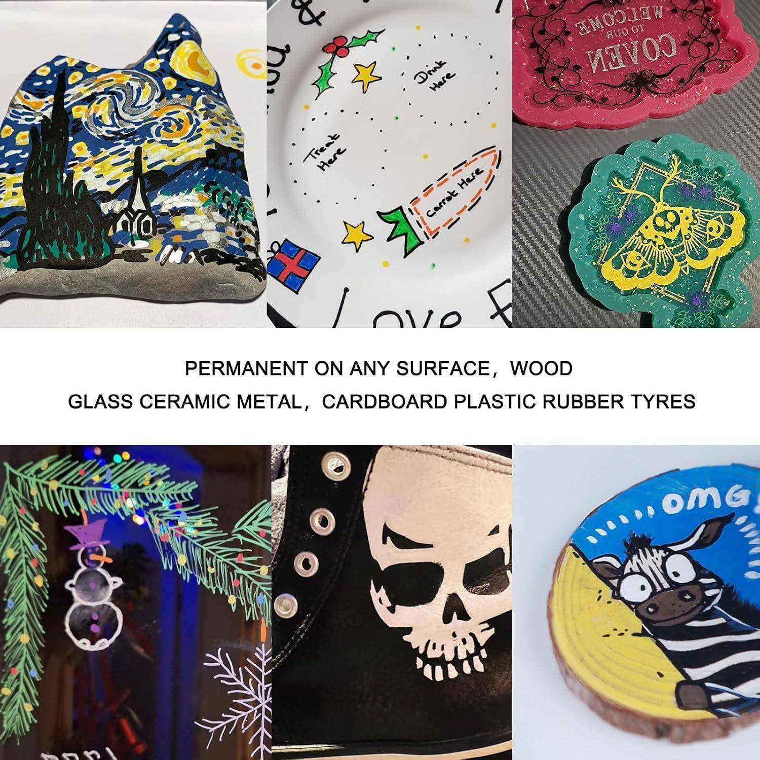 Collage aus farbenfrohen handgemalten Designs auf Schuhen und Objekten, die die Vielseitigkeit von Markern zeigt; Text sagt „PERMANENT AUF JEDER OBERFLÄCHE" einschließlich Holz, Glas, Keramik, Metall, Pappe, Kunststoff, Gummi, Reifen.
