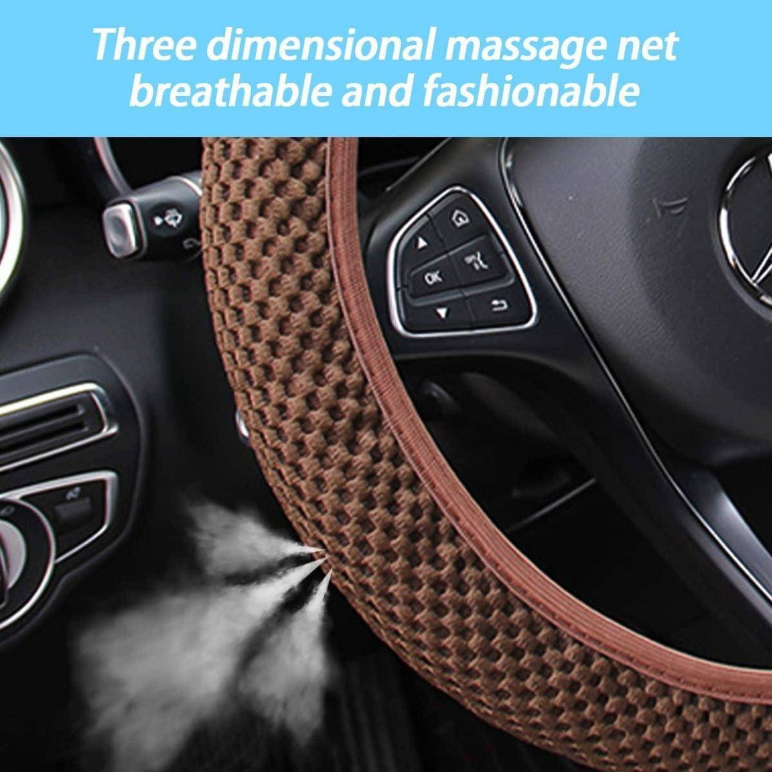 Autolenkrad mit brauner atmungsaktiver Massageauflage und Text „Dreidimensionales Massagennetz atmungsaktiv und modisch".