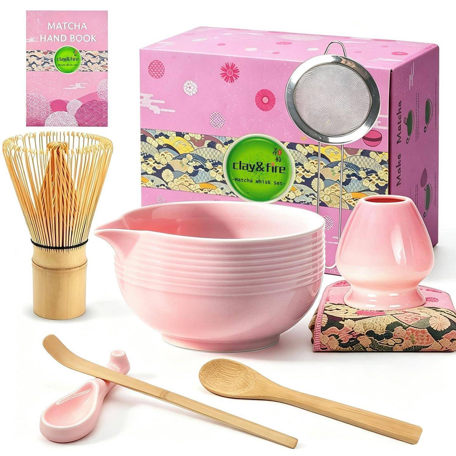 Rosa Matcha-Tee-Set mit Schüssel, Besen, Sieb, Löffel, Löffel, Chasen-Halter, Tuch, Handbuch und dekorativem Geschenkkarton.