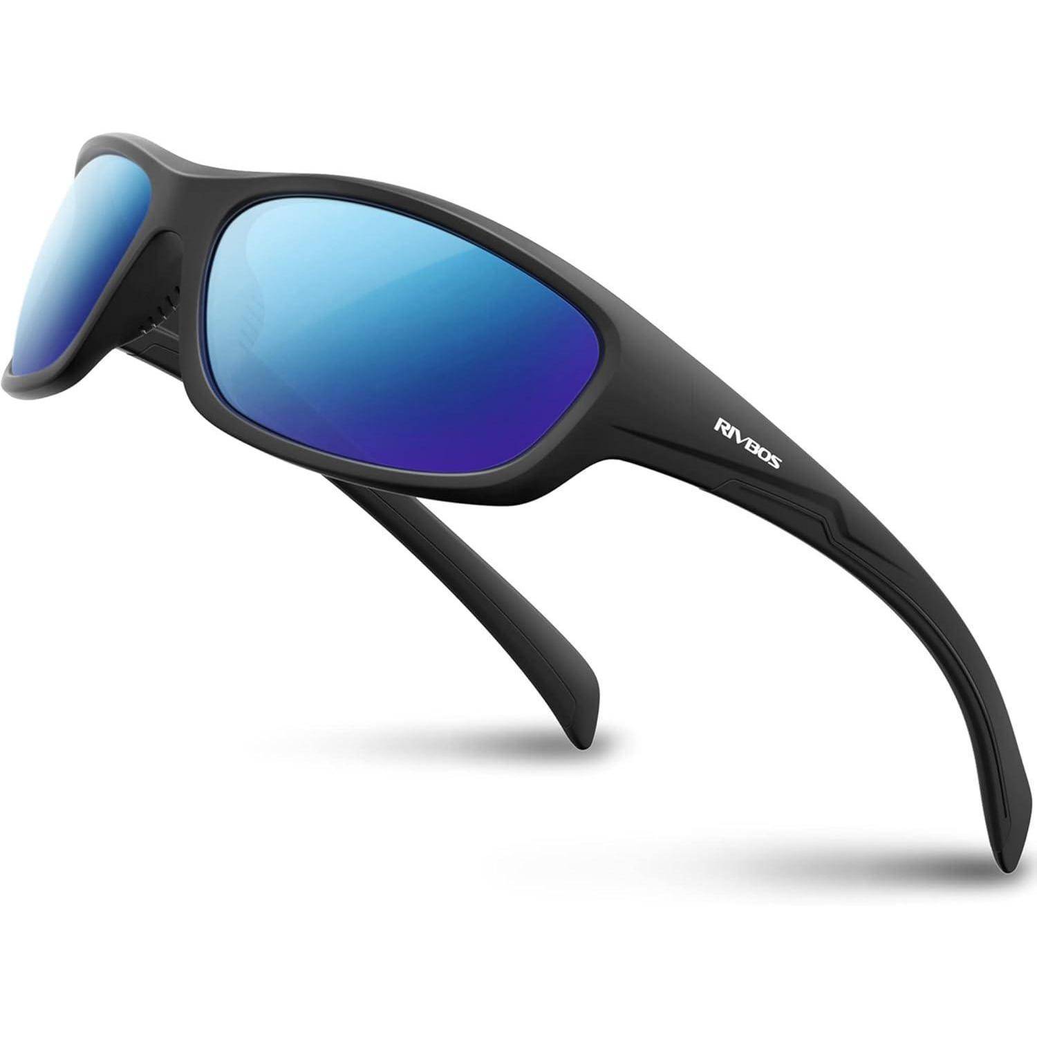 Schwarze Sportsonnenbrille mit Wickeldesign und blaugetönten Spiegelgläsern sowie 'RIVOS'-Branding auf dem Bügel, gezeigt auf weißem Hintergrund.