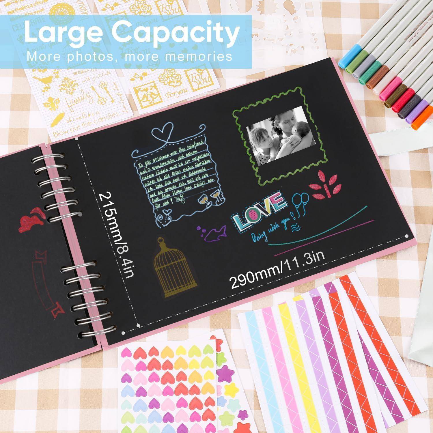 Großformatiges Spiral-Scrapbook-Album mit schwarzen Seiten, mit Abmessungen von 290mm x 11,3in und 215mm x 8,4in; enthält bunte Stifte und dekorative Aufkleber.