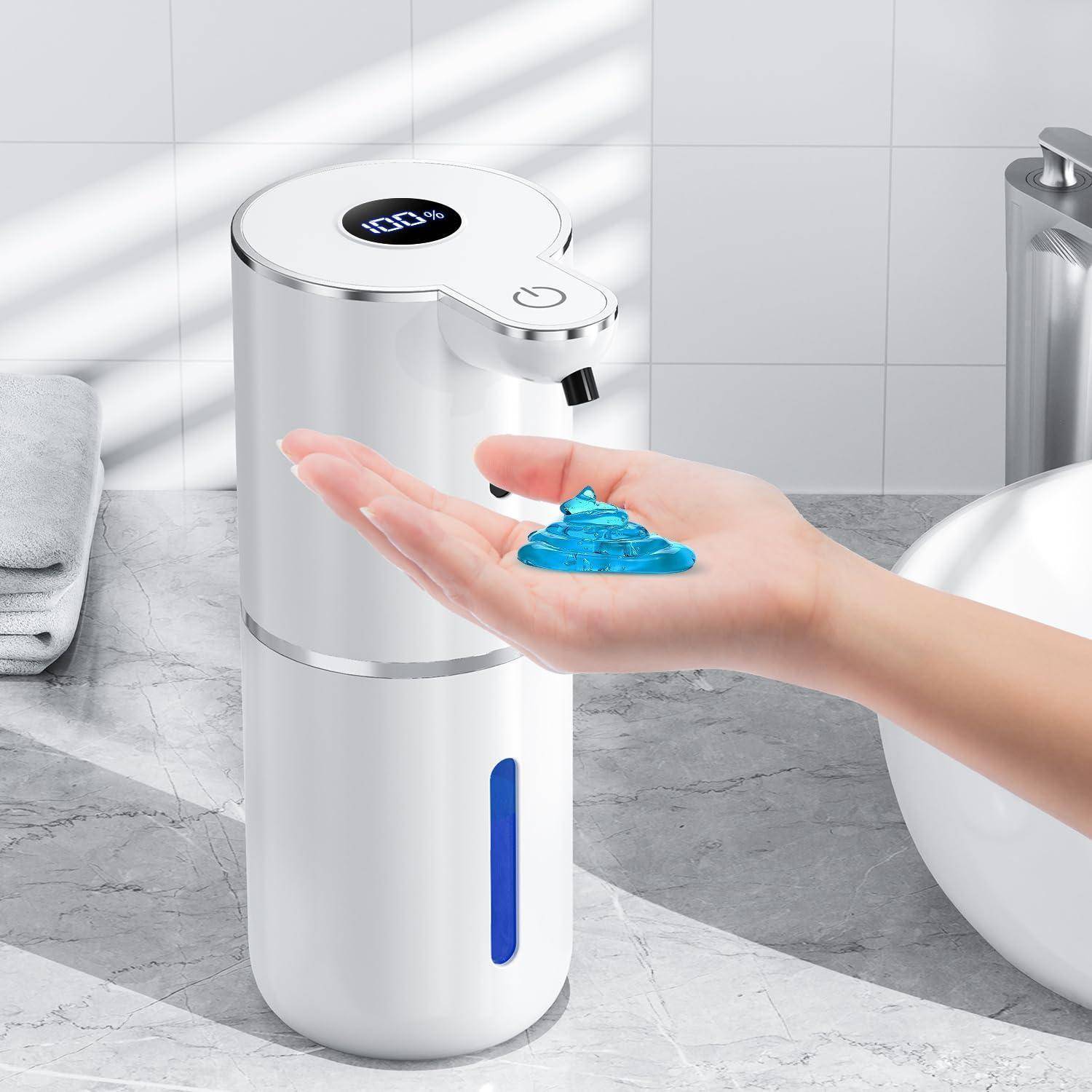 Hand wird blaue Seife aus einem automatischen, berührungslosen Spender ausgegeben, mit einer digitalen Batterieanzeige und blauem Flüssigkeitsspiegel-Indikator.