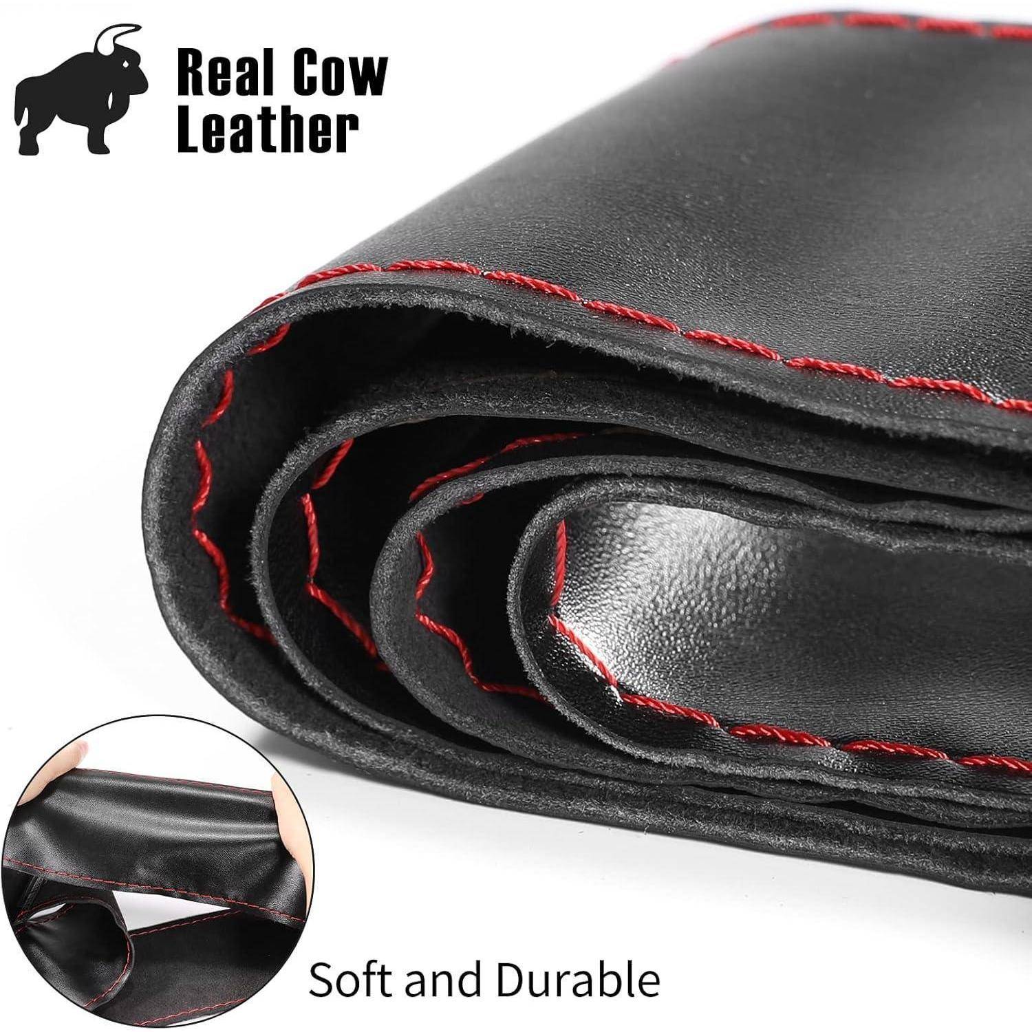 Aufgerolltes schwarzes "echtes Rindsleder""-Blatt mit roter Naht, gekennzeichnet als ""Weich und langlebig"", dargestellt als Produktdetailaufnahme.