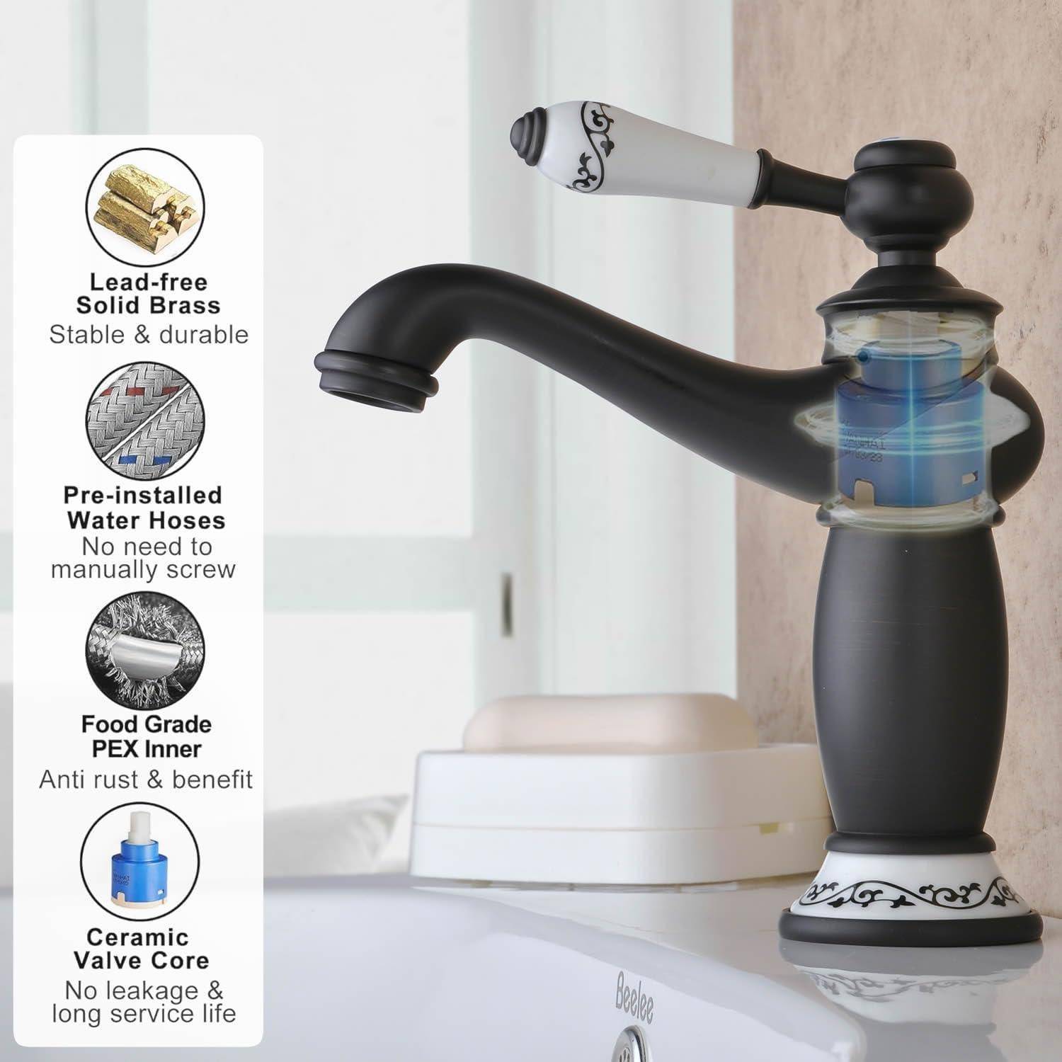 Produktbild eines schwarzweißen Badezimmerwasserhahns mit Keramikgriff und transparentem Ausschnitt, der das innere Ventil zeigt; linkes Panel listet bleifreies Messing, vorinstallierte Schläuche, Lebensmittel-Polyethylen (PEX) und Keramikventilkern auf.
