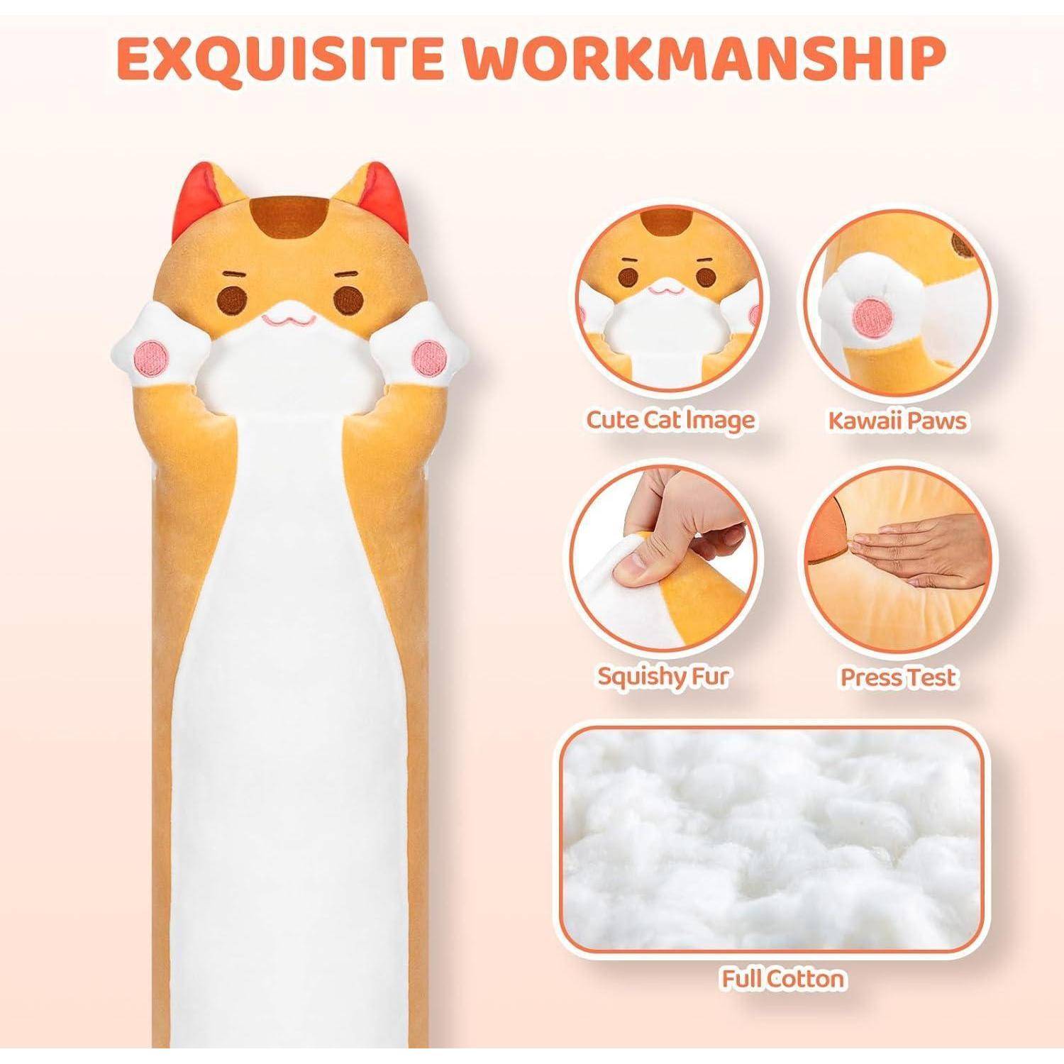 Werbebild eines plüschigen katzenförmigen Körperkissens mit dem Text „EXQUISITE WORKMANSHIP