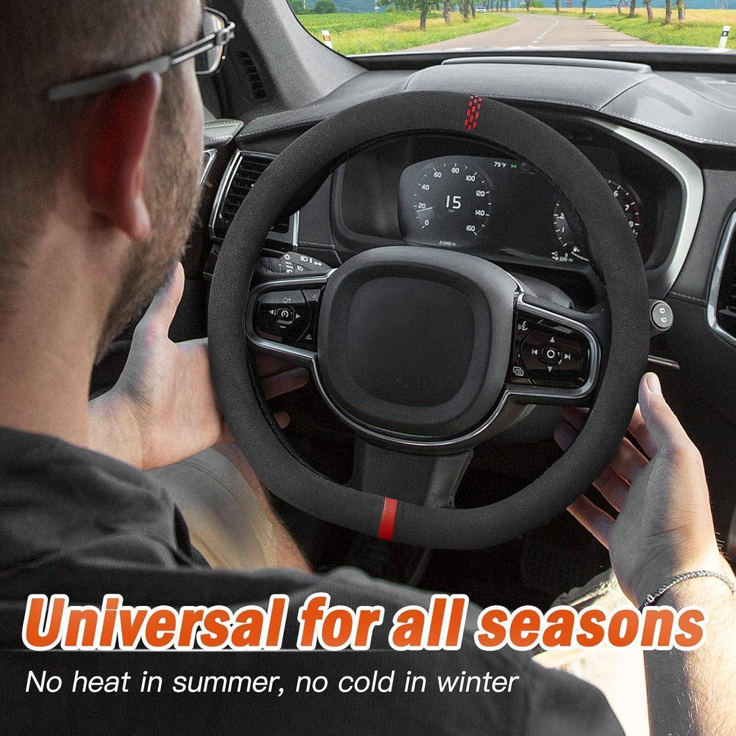 Person greift ein Autolenkrad mit einer Abdeckung; Text lautet „Universell für alle Jahreszeiten" und „Keine Hitze im Sommer, keine Kälte im Winter"".