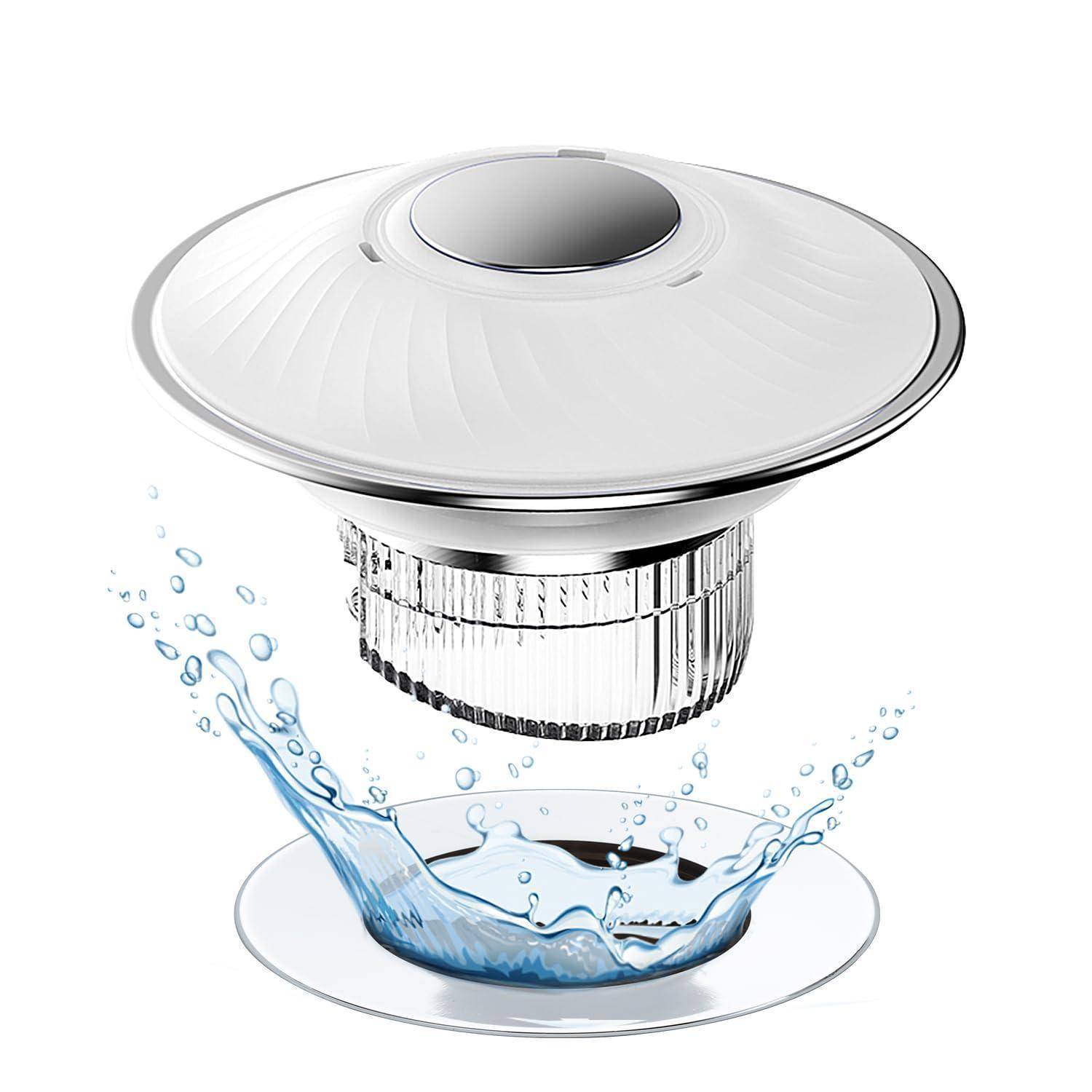 Chrom-Spülbeckensieb mit gewölbter Oberseite, dargestellt über einem Wasserspritzer, zur Verdeutlichung von Entwässerung und Verstopfungsprävention.