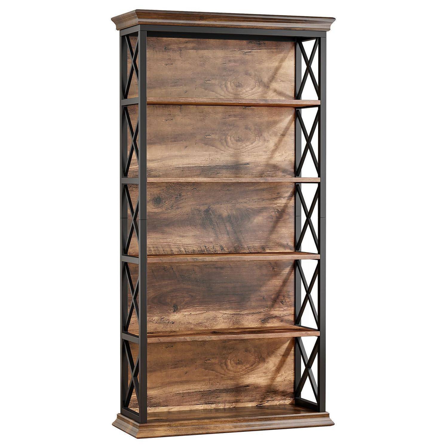 Hohes rustikales Bücherregal aus Holz mit vier Regalboden und schwarzen Metallseitenstützen auf weißem Hintergrund.