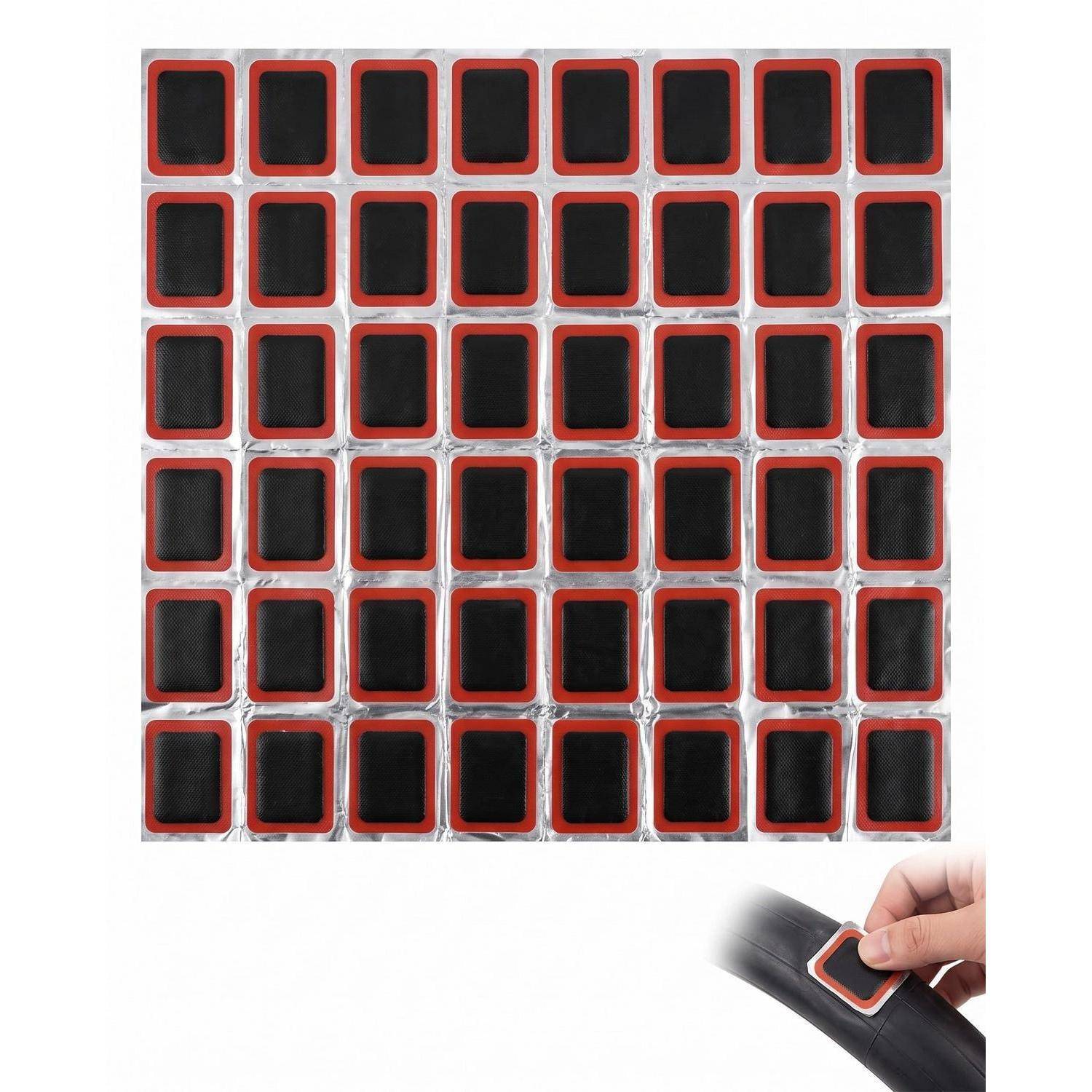 Blatt mit vielen rot umrandeten rechteckigen Etiketten, wobei eines von Hand abgelöst und auf ein schwarzes gekrümmtes Rohr oder einen schwarzen Schlauch aufgebracht wird.
