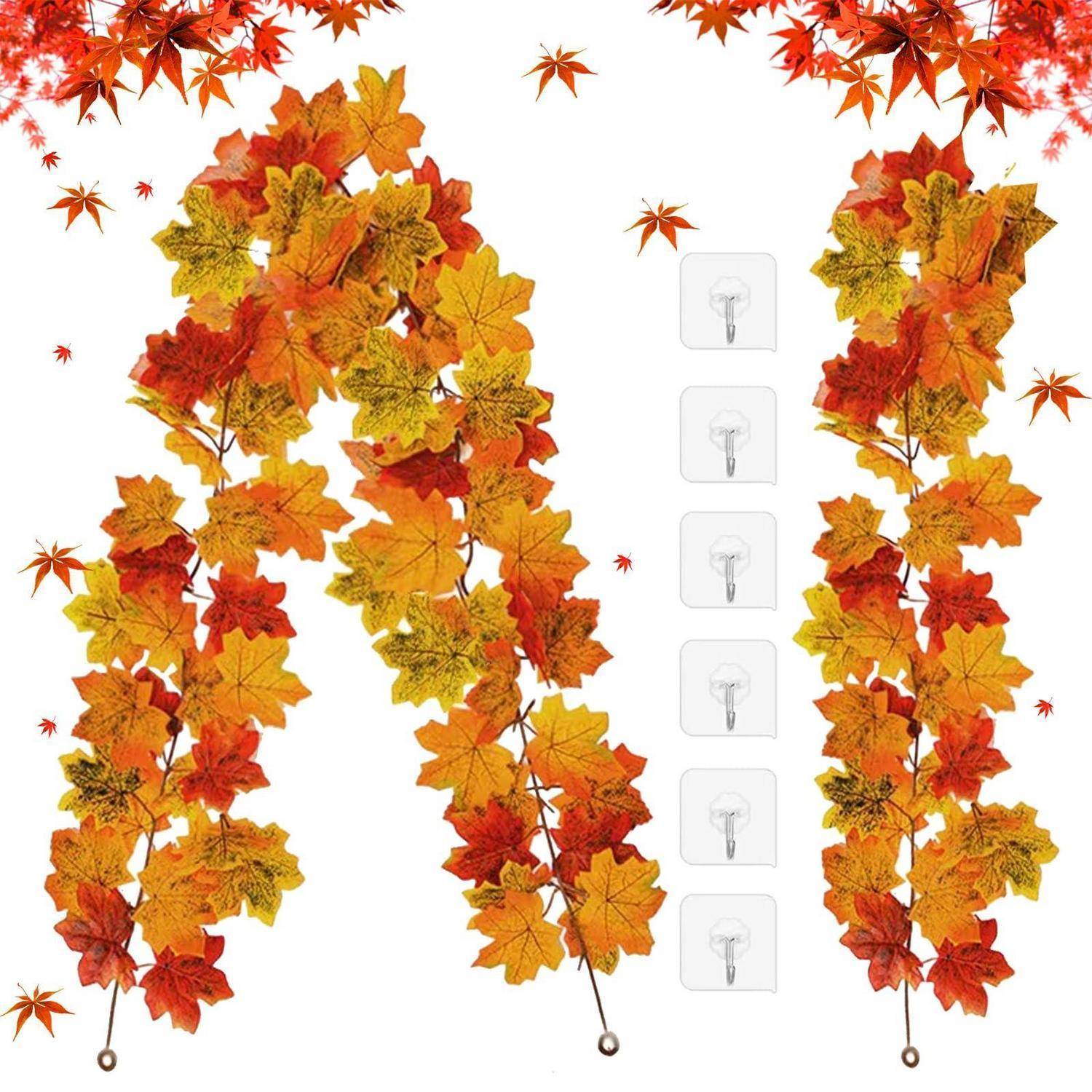 Herbstliche Ahornblatt-Girlanden in Orange, Gelb und Rot, dargestellt als dekoratives Set aus drei hängenden Strängen mit sechs Klebehaken.