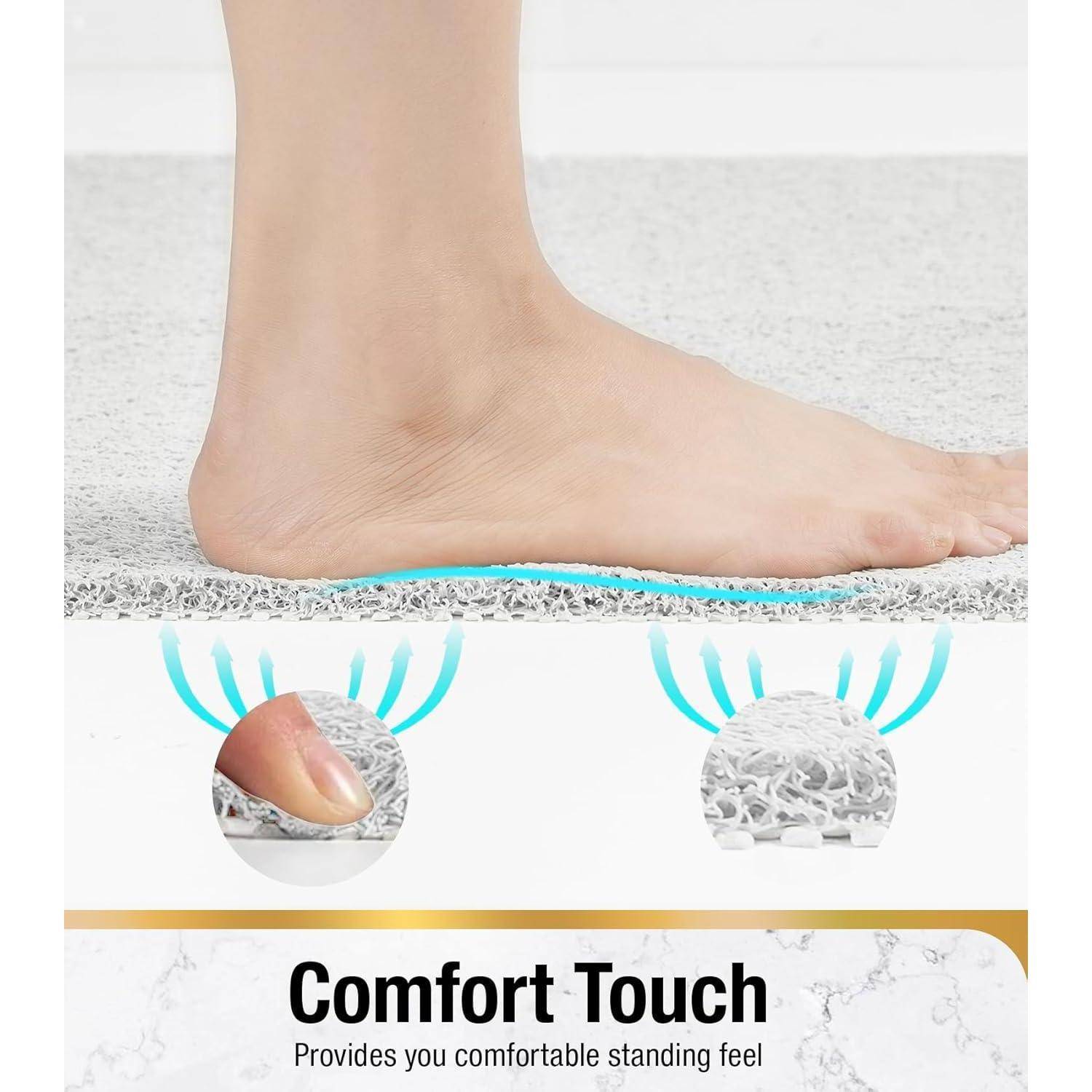 Barfuß auf einer gepolsterten Matte stehend mit dem Text „Comfort Touch