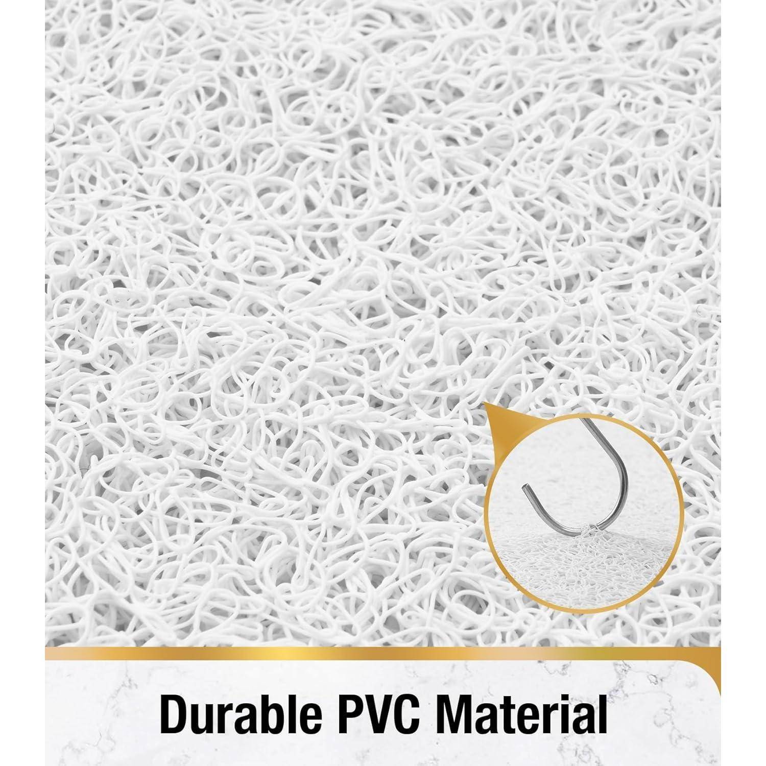 Nahaufnahme von weißem strukturiertem PVC-Material mit eingefügtem Hakenlöcher-Detail und fettgedrucktem Text „Langlebiges PVC-Material
