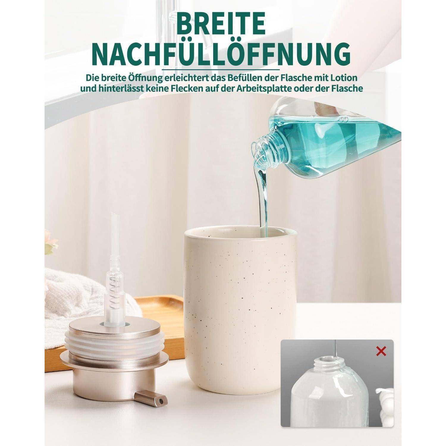 Flasche gießt Lotion in eine Tasse; deutscher Text sagt „BREITE NACHFÜLLOEFFNUNG" und vermerkt, dass die breite Öffnung das Nachfüllen erleichtert und Verschüttungen verhindert.