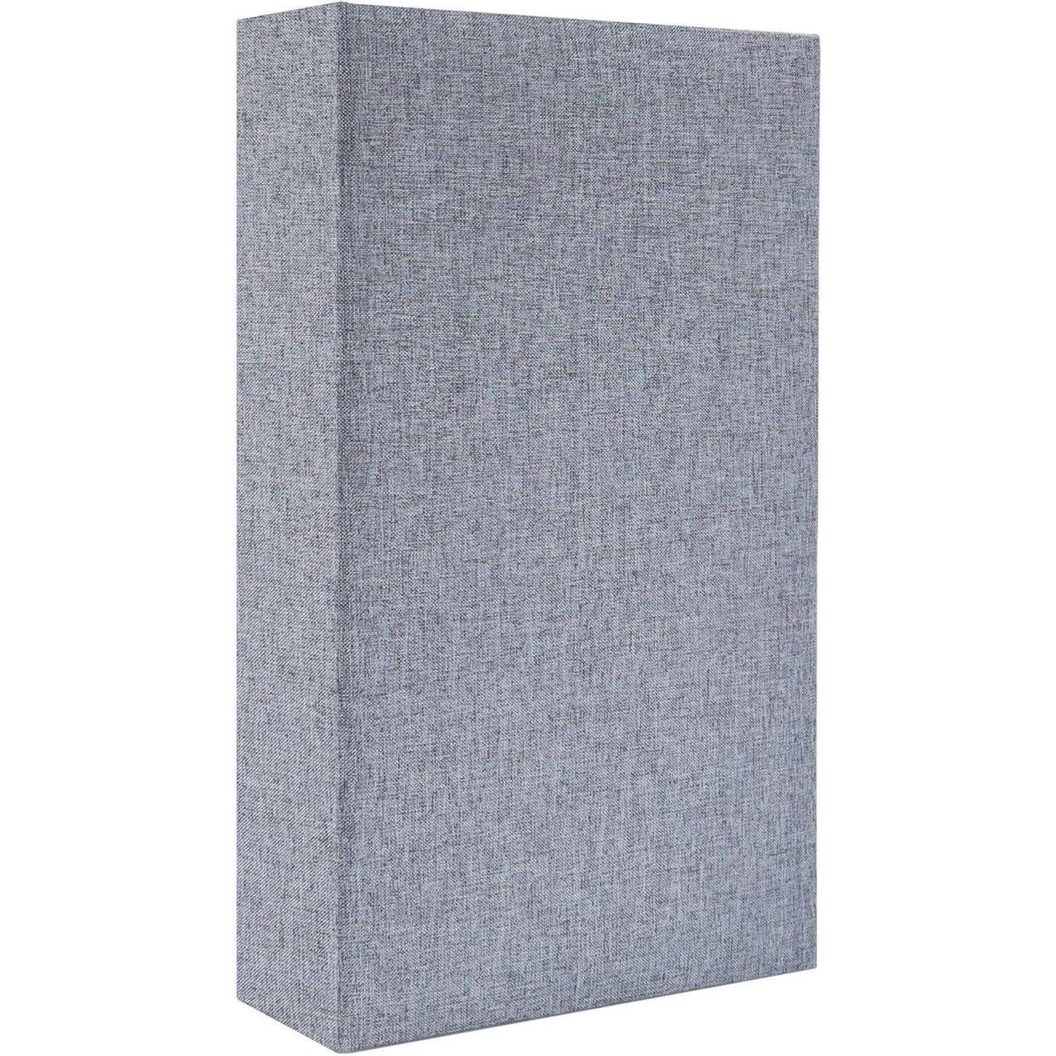 Grauer stoffbezogener rechteckiger Aufbewahrungskasten oder buchähnliches Etui, aufrecht auf weißem Hintergrund stehend.