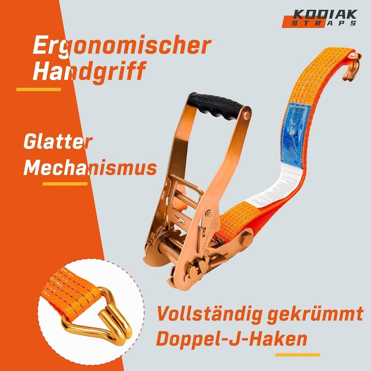 Werbebild eines Kodiak Straps Ratschengurts mit deutschen Beschriftungen, die den ergonomischen Griff, den sanften Mechanismus und die vollständig gekrümmten doppelten J-Haken hervorheben.