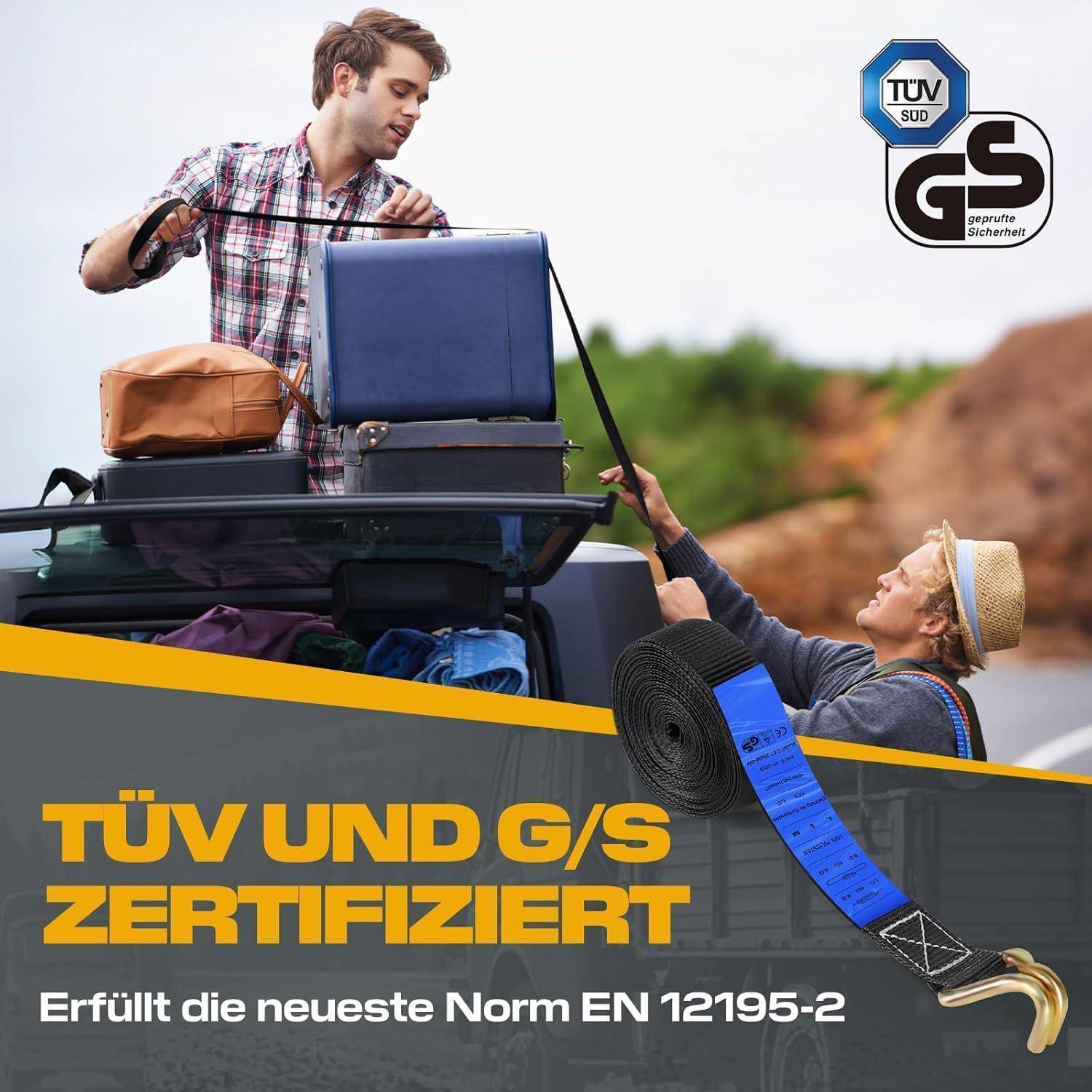 Zwei Personen befestigen Gepäck auf einem Dachgepäckträger eines Autos mit einem Ratschengurt; deutscher Anzeigentext besagt „TÜV und G/S zertifiziert