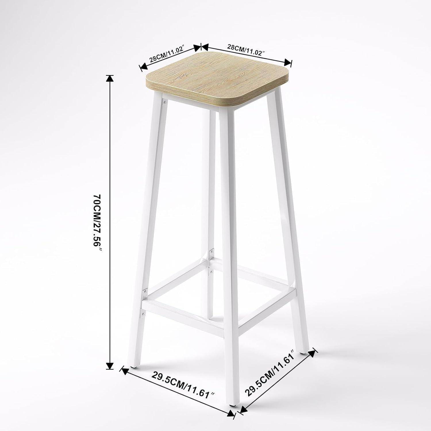 Produktabbildung eines hohen weißen Barhockers mit quadratischem Sitz aus hellem Holz; dargestellte Abmessungen: 70 cm Höhe, 28 cm Sitz, 29,5 cm Basis.