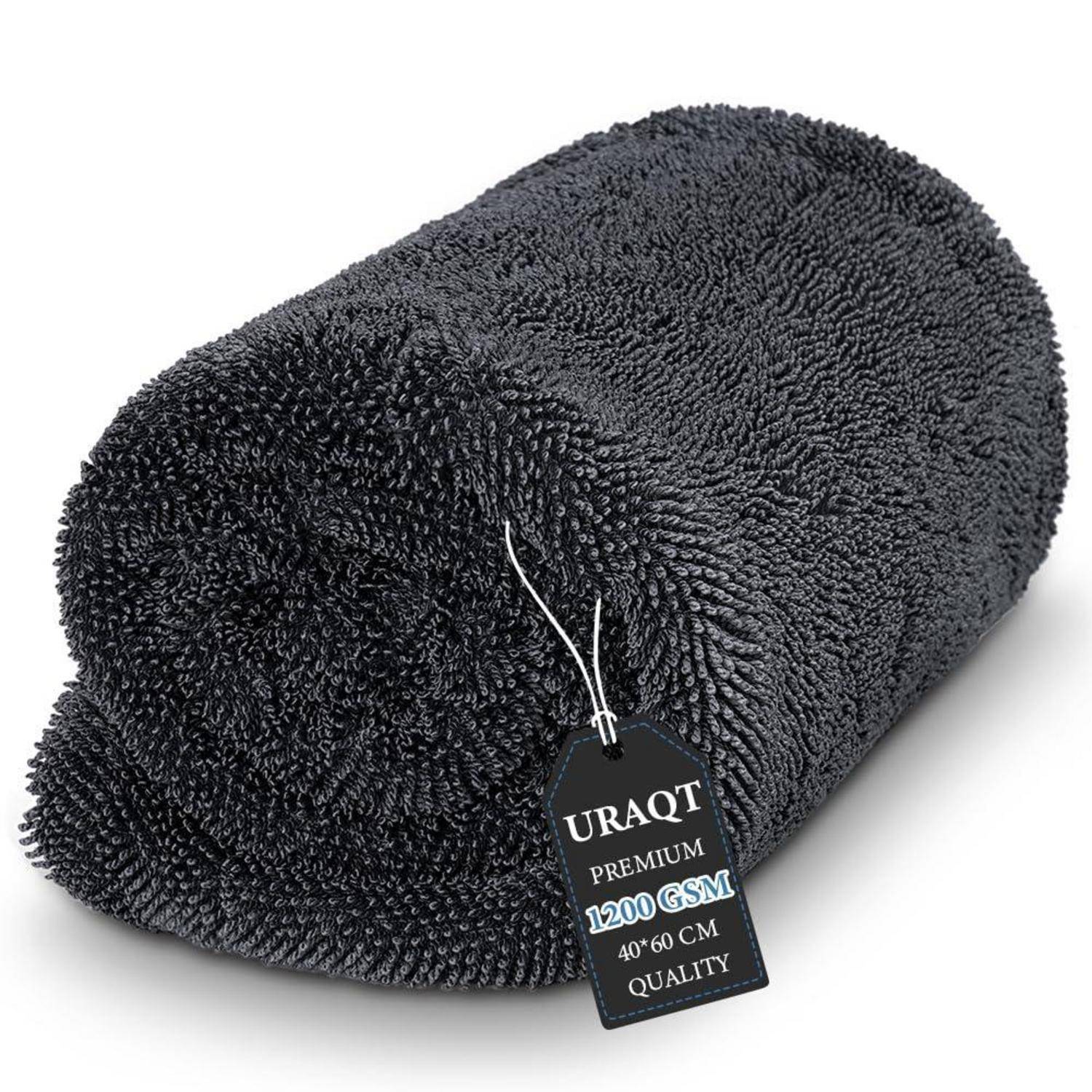 Schwarze zylindrische Mikrofaser-Handtuchrolle mit Etikett mit der Aufschrift „URAQT Premium 1200 GSM 40*60 CM Qualität