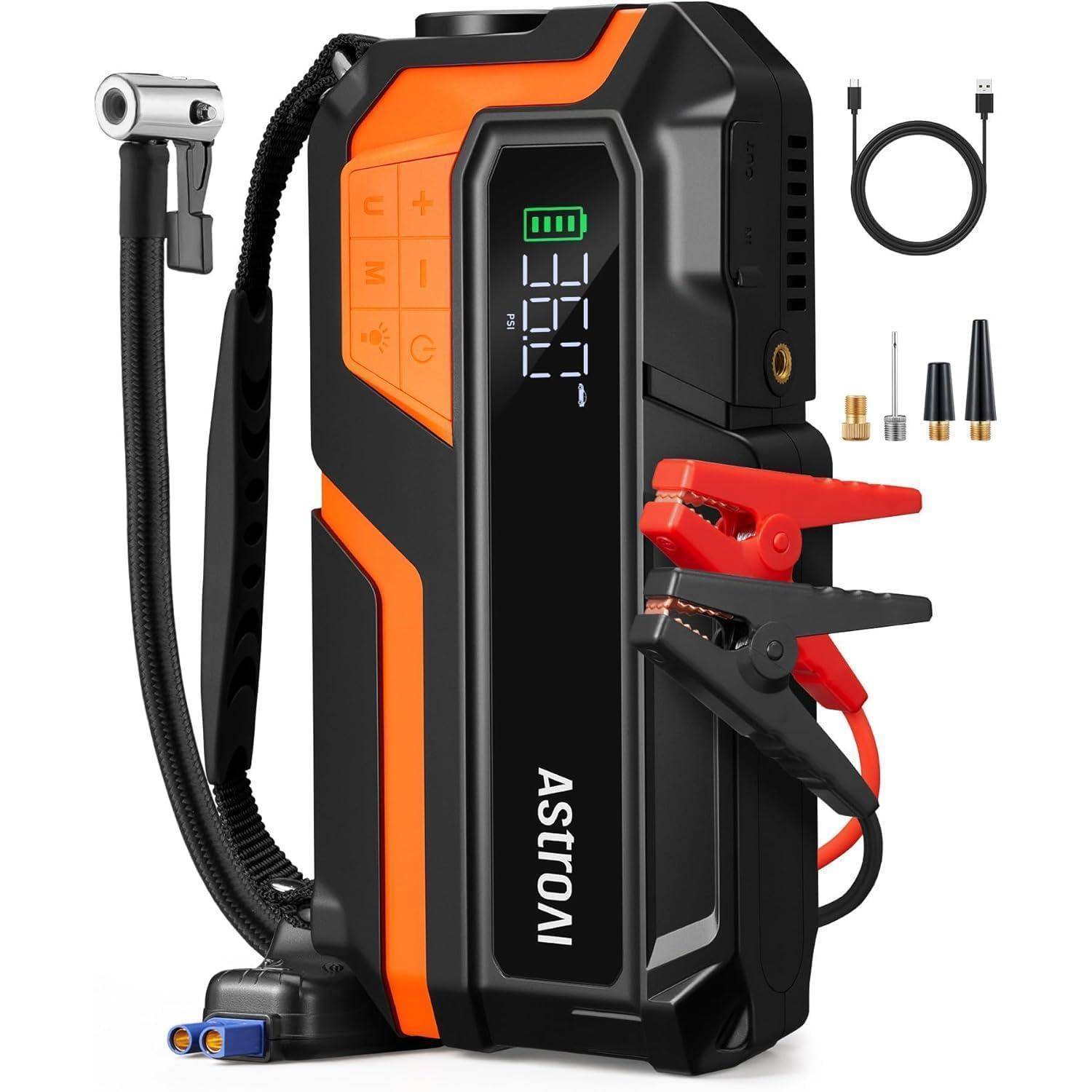 Tragbarer AstroAI Starthilfegerät und Luftkompressor mit digitaler Anzeige, Starthilfekabeln, Schlauch, USB-Kabel und Reifenventil-Adaptern auf weißem Hintergrund.