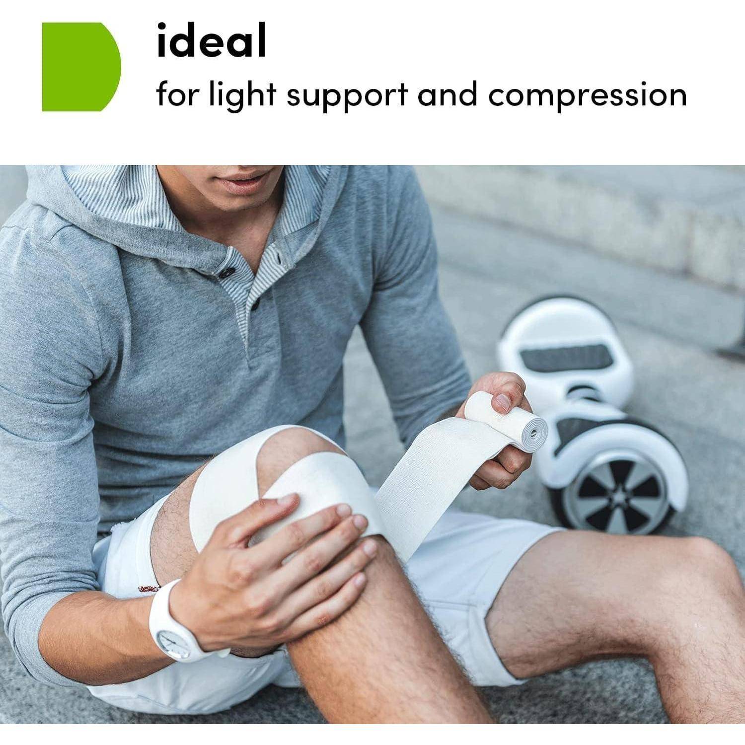 Mann wickelt eine weiße elastische Stützbandage um sein Knie; der Text lautet „ideal für leichte Unterstützung und Kompression".