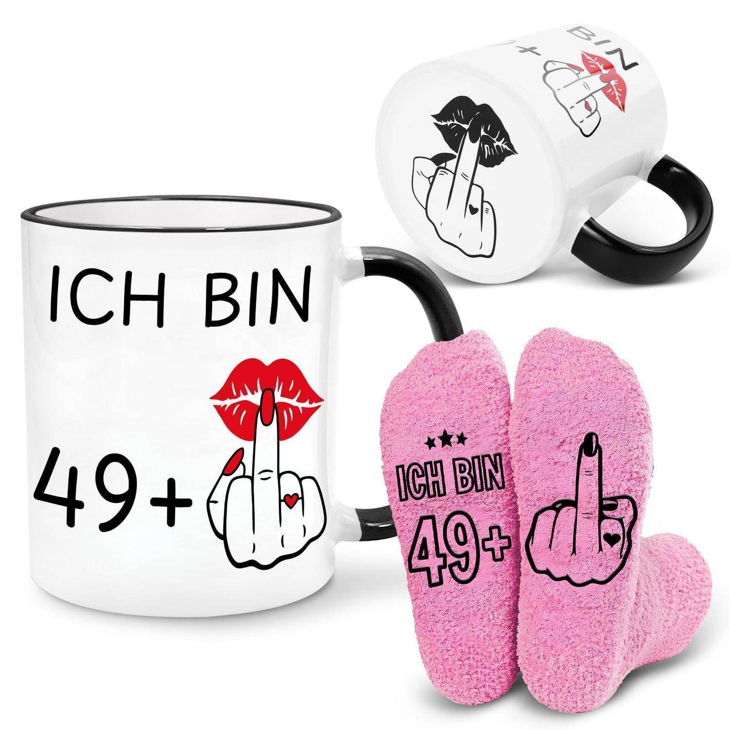Produktbild einer weißen Tasse und rosa Hausschuhe bedruckt mit 