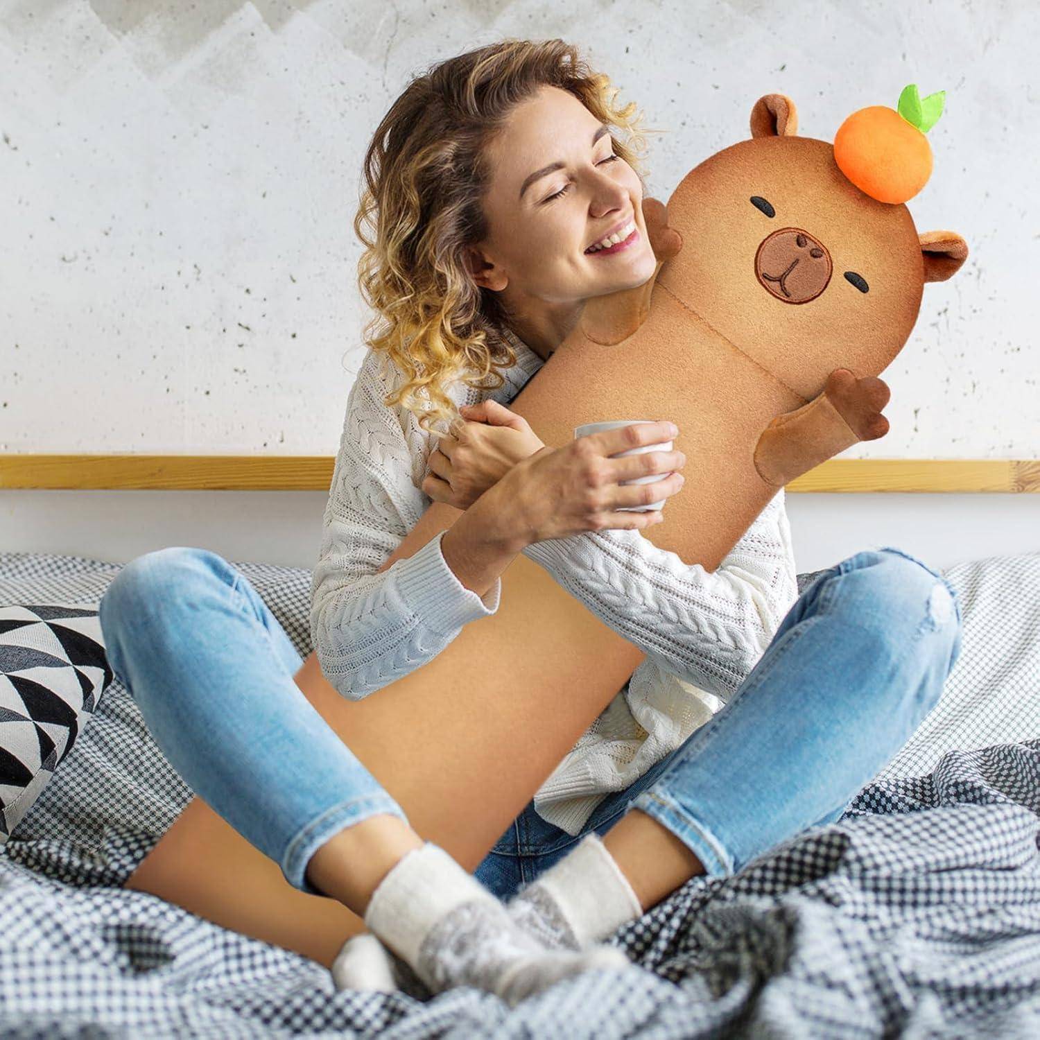 Mewaii Langes Capybara Plüsch 5 Größen, 120% Extra Füllung Riesiges Plüsch Kinder Körperkissen, Kawaii Niedliches Capybara Plüschtier, Großes