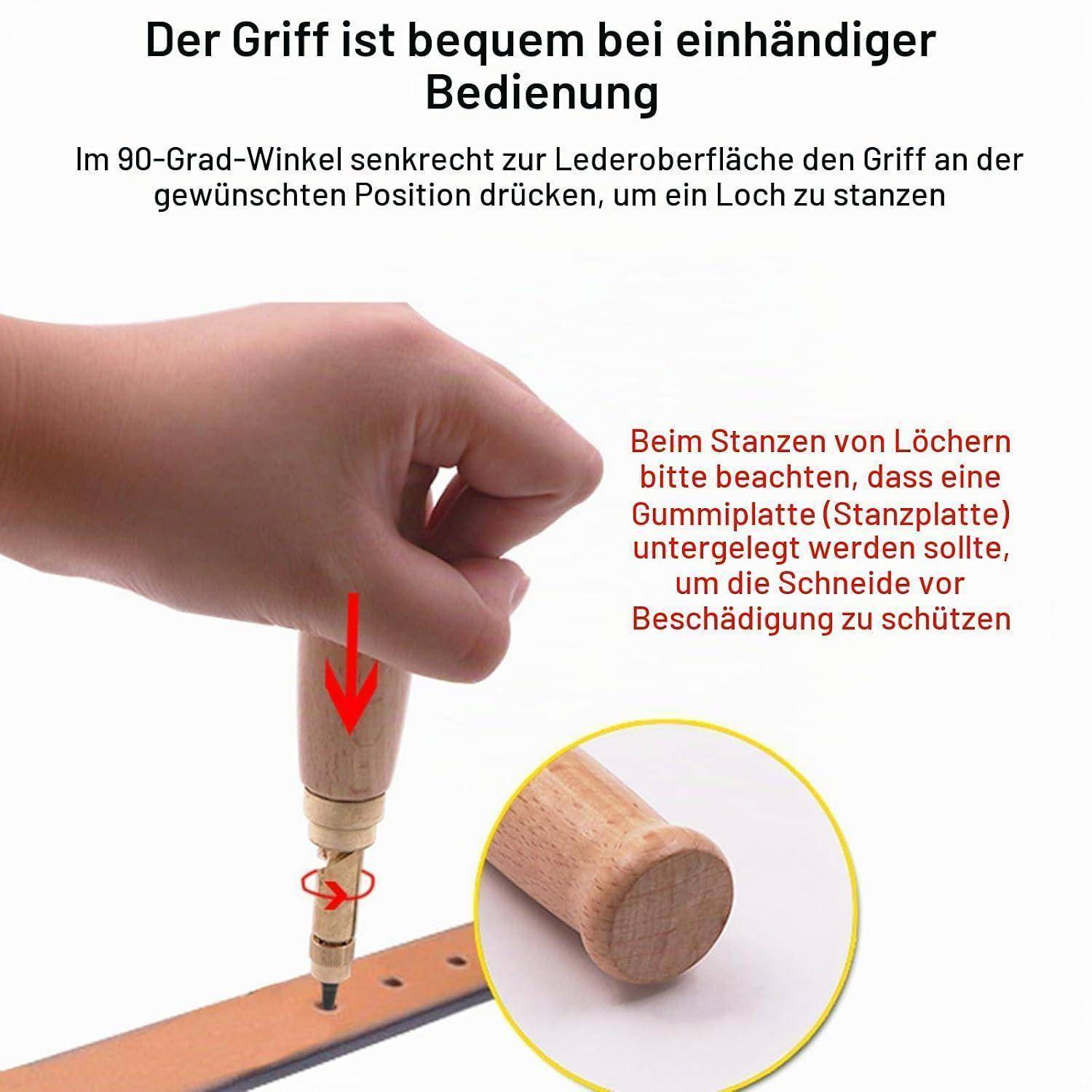 Hand drückt einen Lederlochstanzer vertikal auf einen Riemen; deutscher Text erläutert die einhändige Verwendung und das Platzieren einer Gummiunterlage zum Schutz der Klinge.