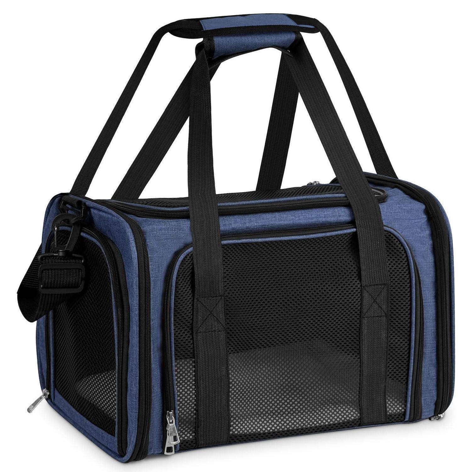 Blau-schwarze Transporttasche für Haustiere mit Mesh-Belüftungspaneelen, Griffel oben, Schultergurt und Reißverschluss-Öffnungen auf weißem Hintergrund.