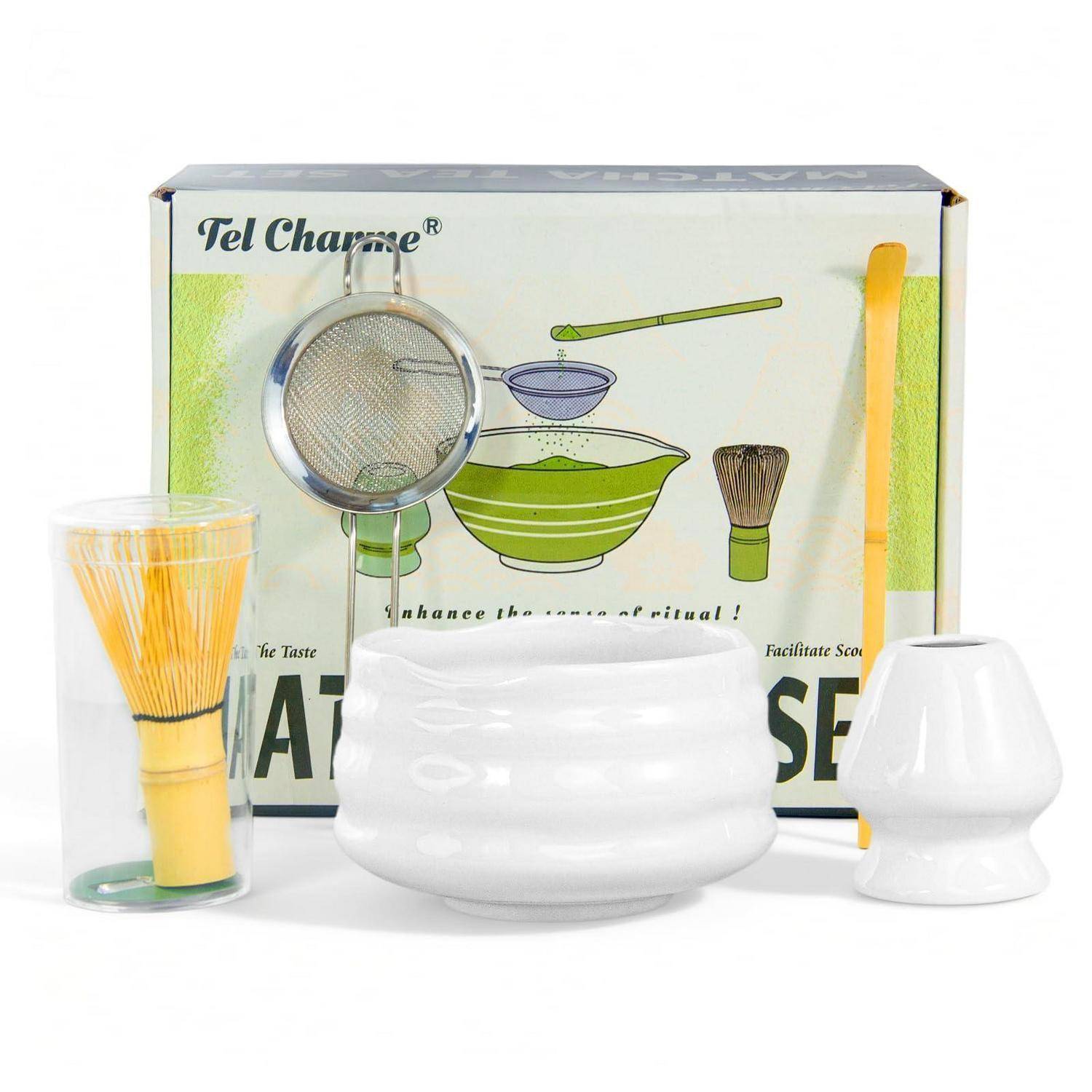 Matcha-Tee-Set mit Schale, Schneebesen, Sieb, Löffel, Löffelablage und Chasen-Halter, gezeigt mit Verpackung.