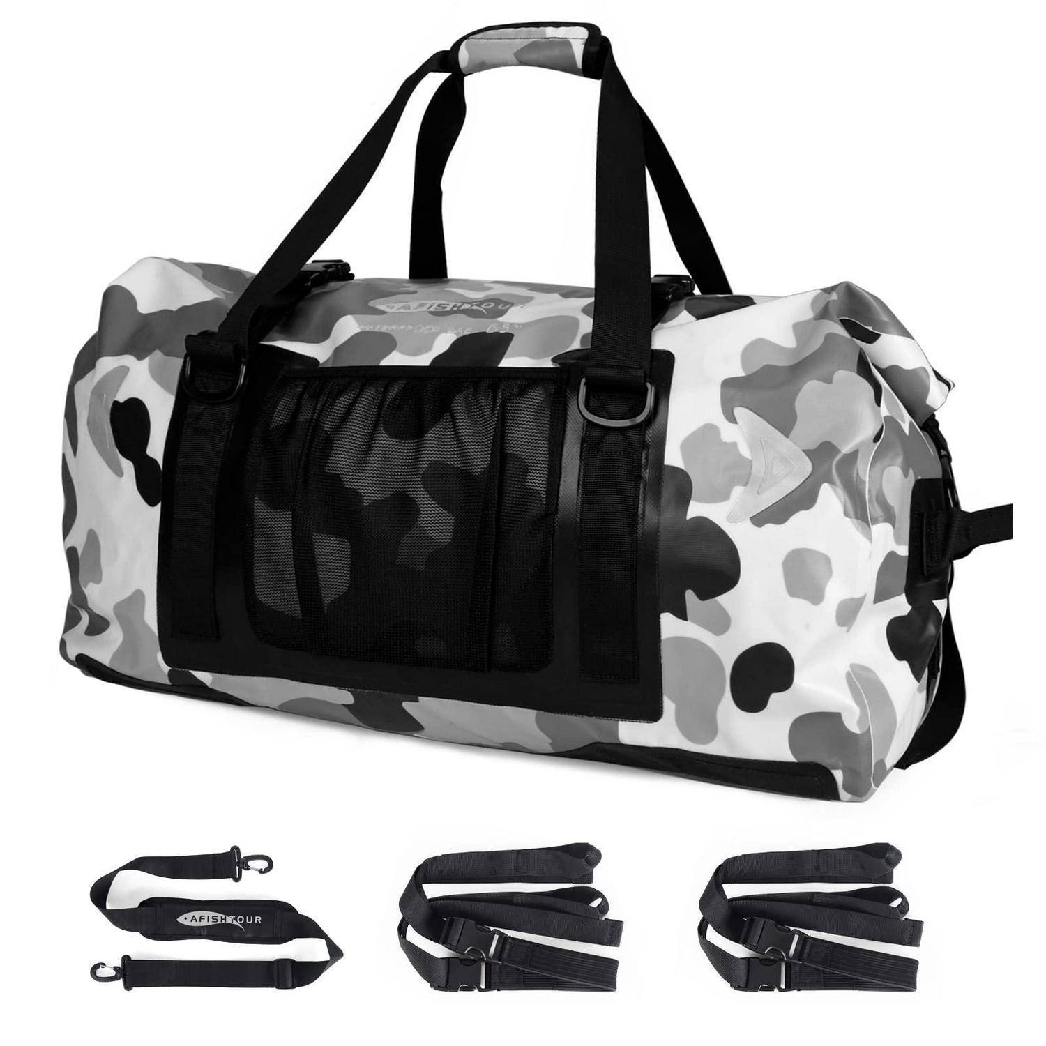 Camouflage-Reisetasche mit schwarzer Mesh-Seitentasche und Schultergurt, gezeigt mit zwei abnehmbaren Trägern darunter.