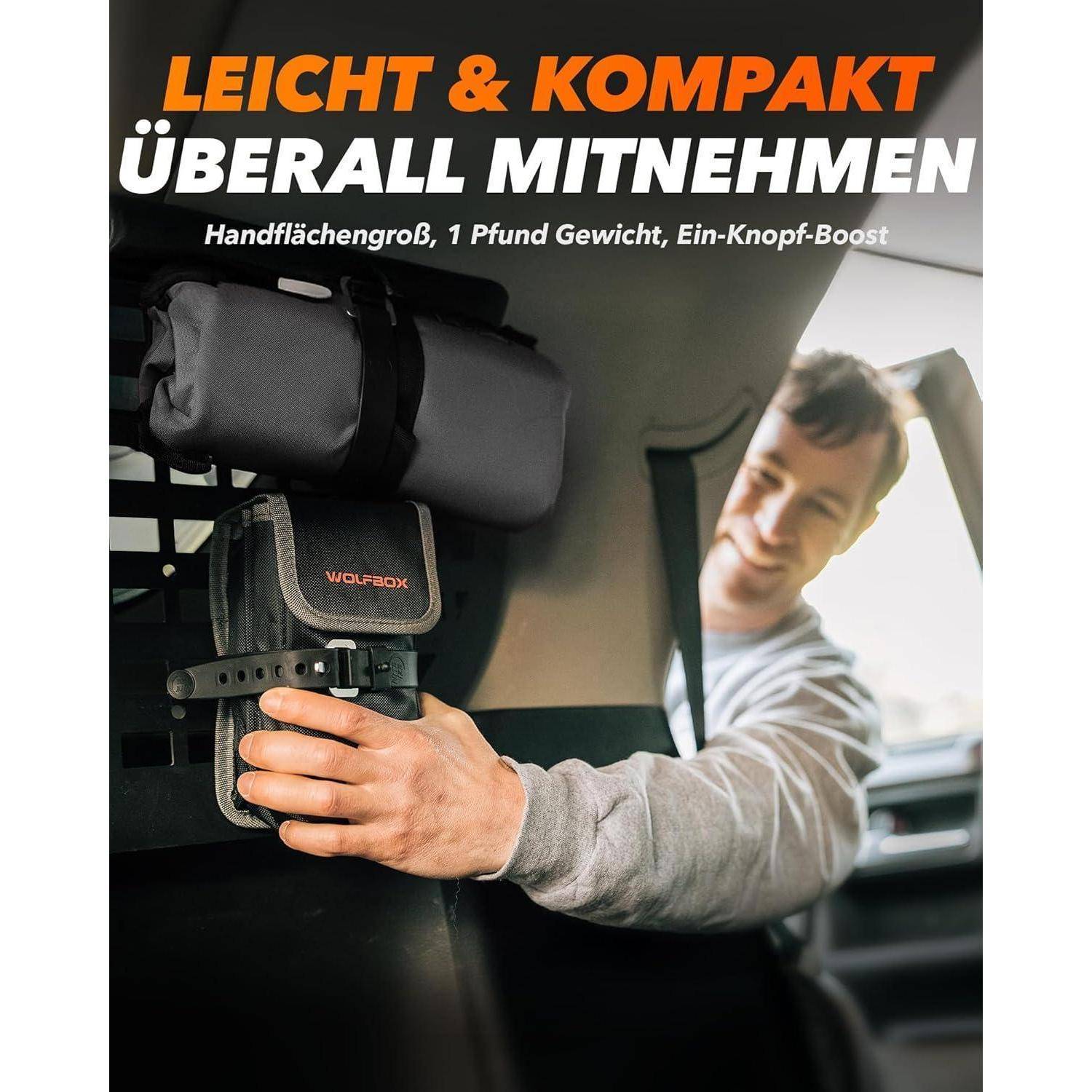 Ein Mann installiert eine kompakte VUPOX-Kameraanlage in einem Auto; der Werbetext sagt „LEICHT & KOMPAKT ÜBERALL MITNEHMEN