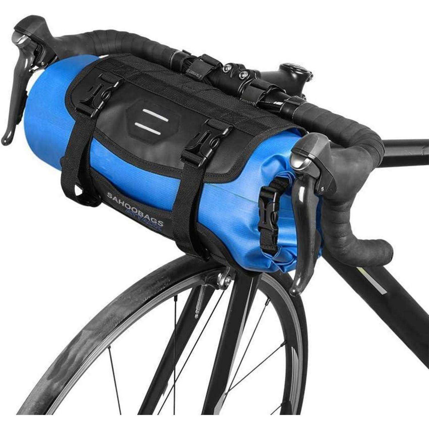 Blauschwarze Lenkertasche für Fahrräder, montiert auf einem Rennrad, mit Ausrüstungsgurten, die sie an der Vorderstange befestigen.