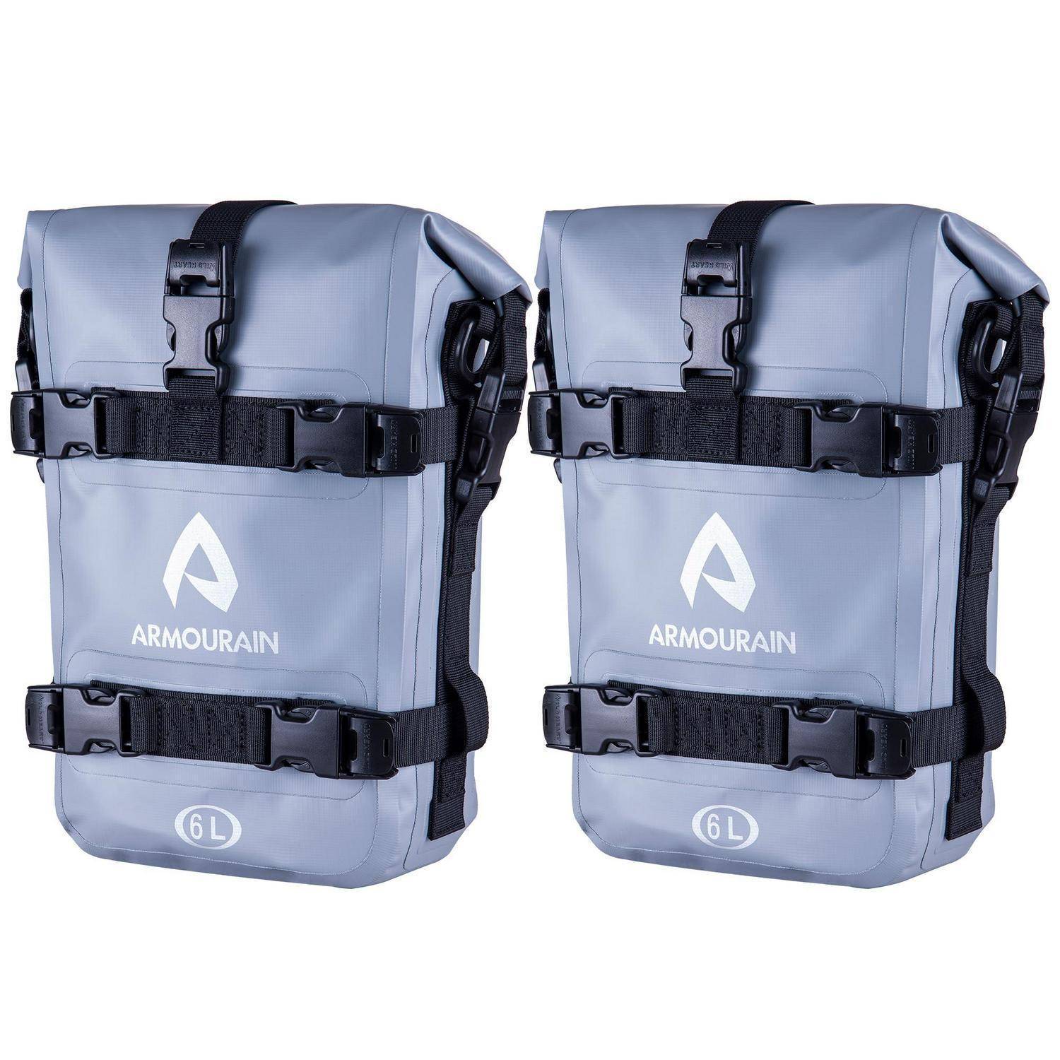 Zwei graue Armourain 6L wasserdichte Roll-Top-Taschen nebeneinander mit schwarzen Schnallen und Riemen.