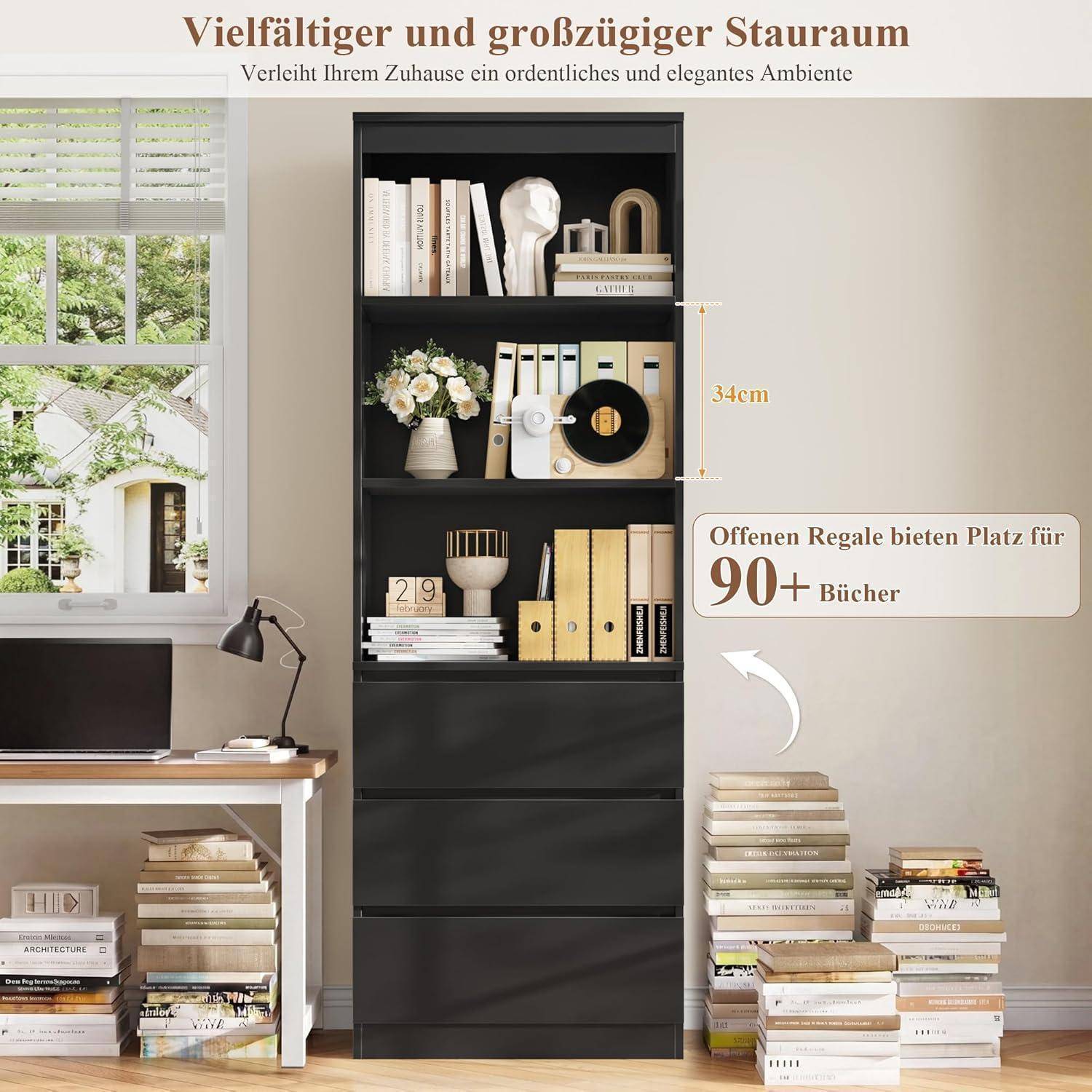 Schwarzes Aufbewahrungsregal in einem Homeoffice mit offenen Regalen, die Bücher und Dekorationsgegenstände halten, gekennzeichnet als geräumiger Stauraum für 90+ Bücher.