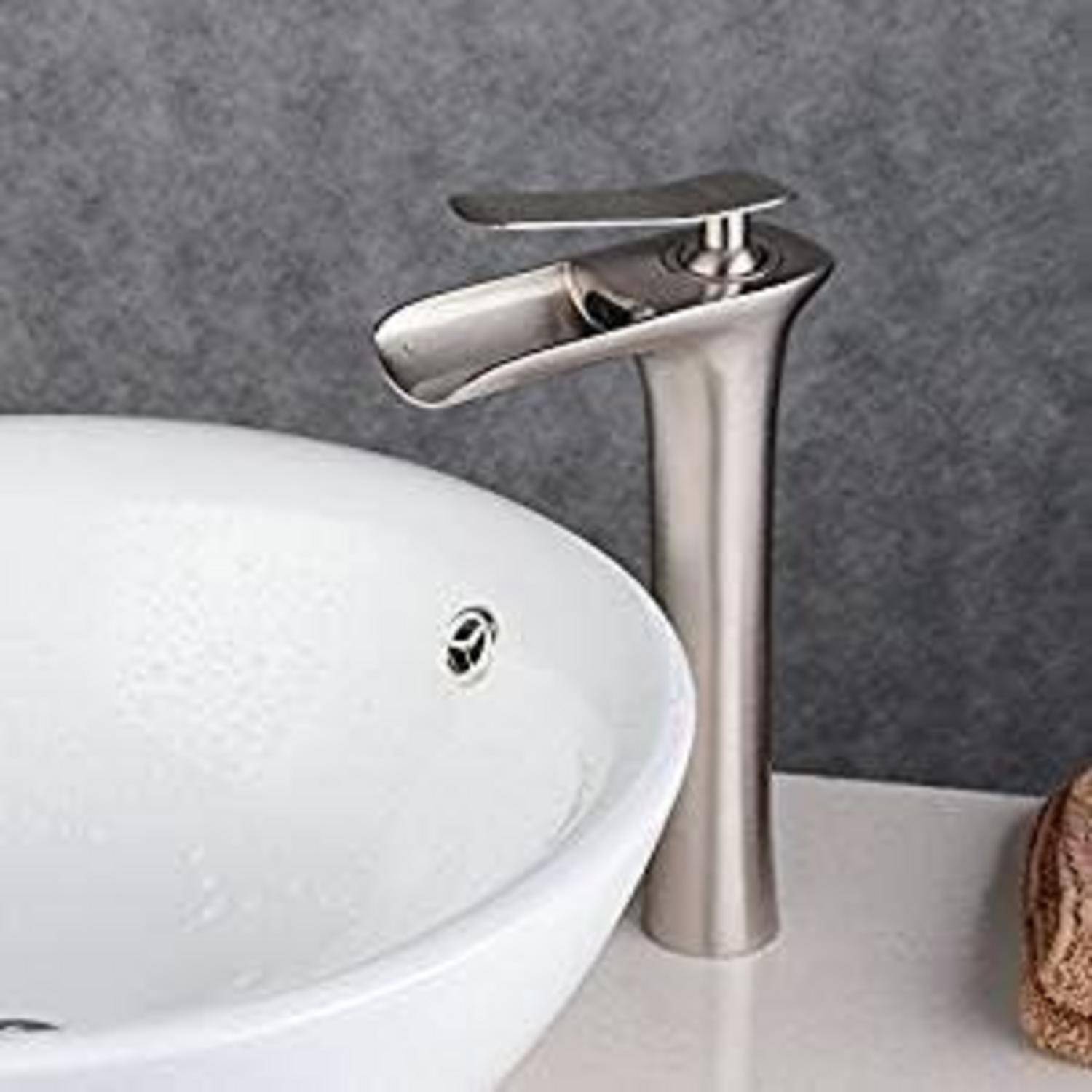 Wasserfall Wasserhahn Bad, Beelee Wasserhahn Waschbecken für Badezimmer, Einhandmischer Waschtischarmaturen, Keramikventil, Kaltes und Heißes Wasser