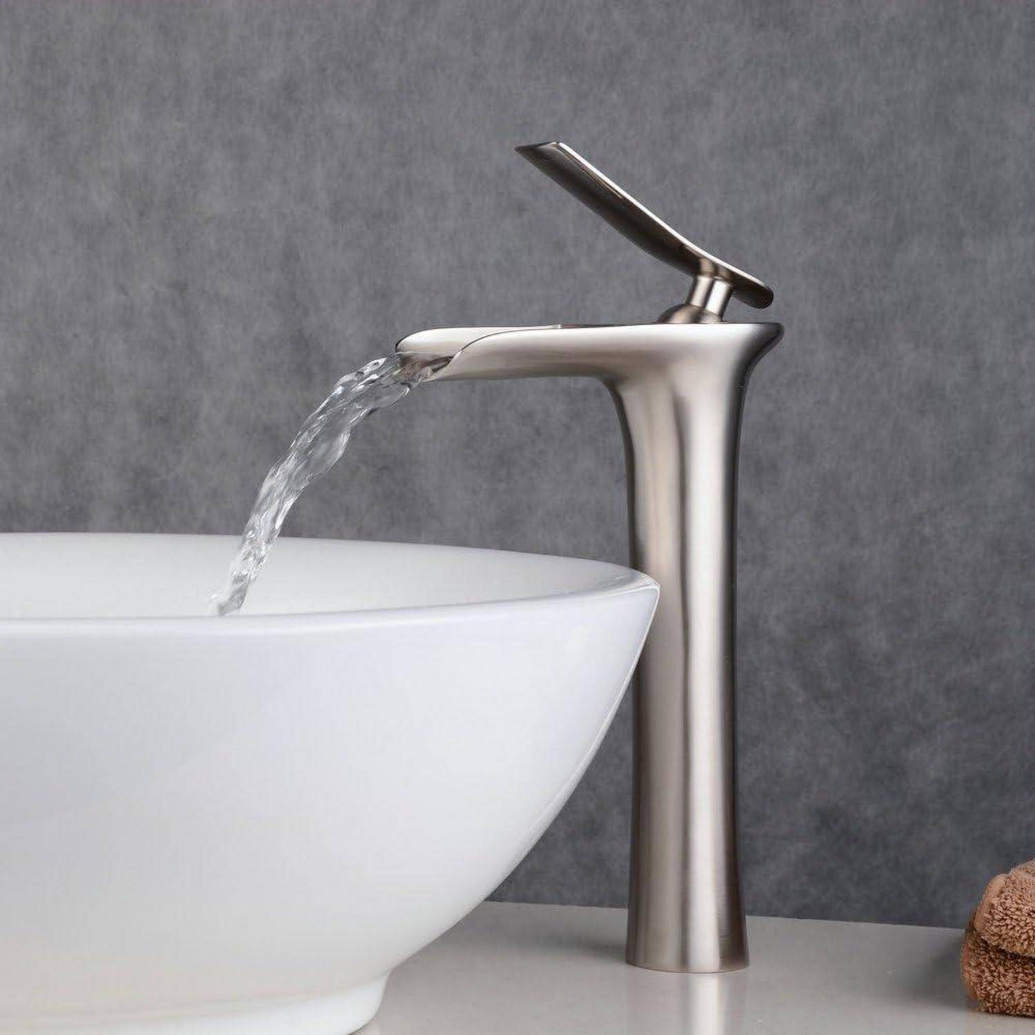 Wasserfall Wasserhahn Bad, Beelee Wasserhahn Waschbecken für Badezimmer, Einhandmischer Waschtischarmaturen, Keramikventil, Kaltes und Heißes Wasser