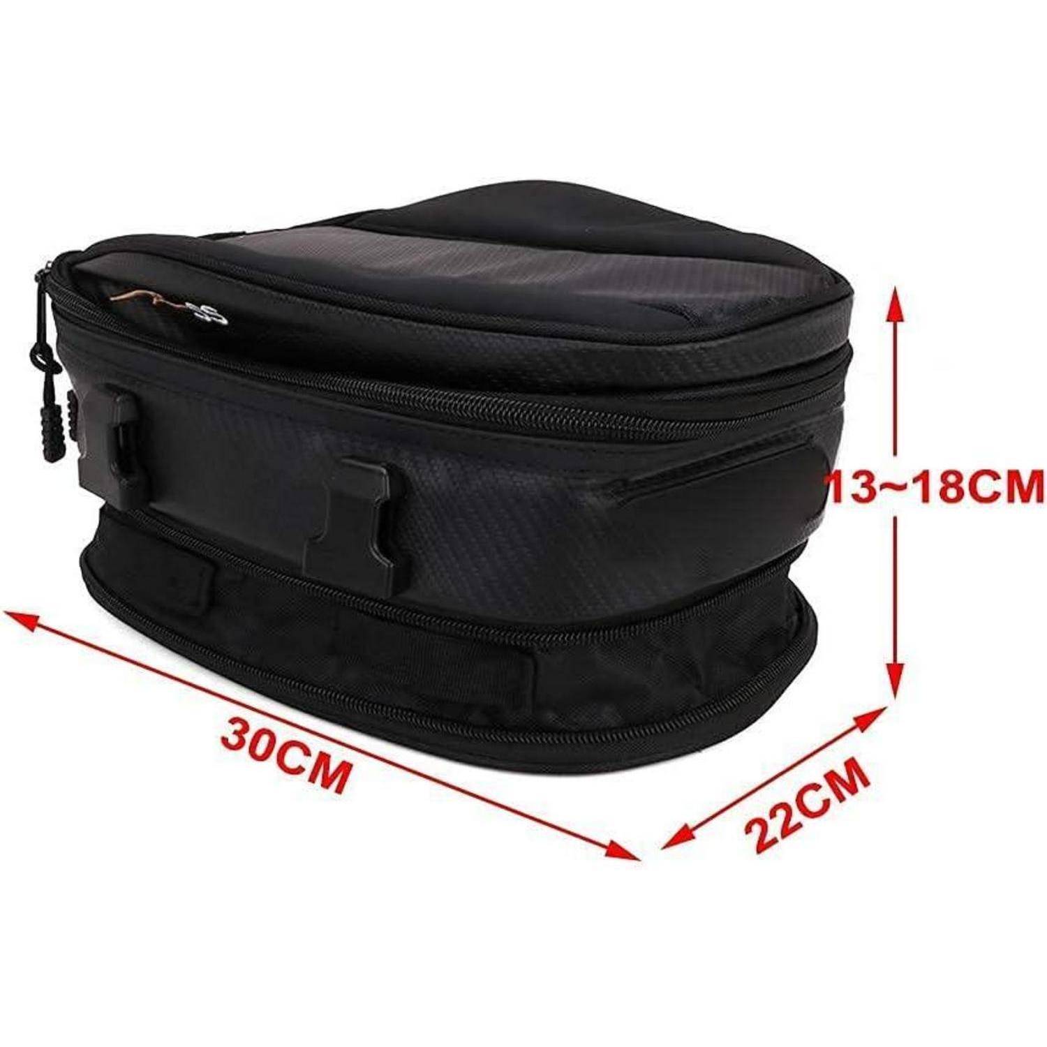 Schwarze reißverschlossene Motorrad-Hecktasche mit Größenangaben: 30 cm lang, 22 cm breit, 13-18 cm hoch.